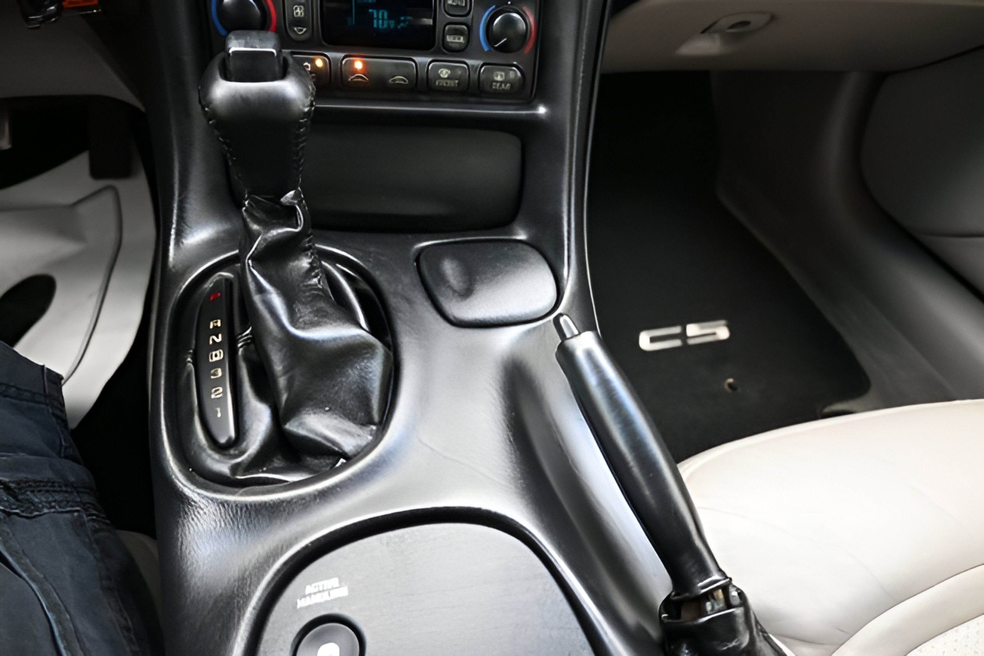 2004 Chevrolet Corvette 2dr Cpe