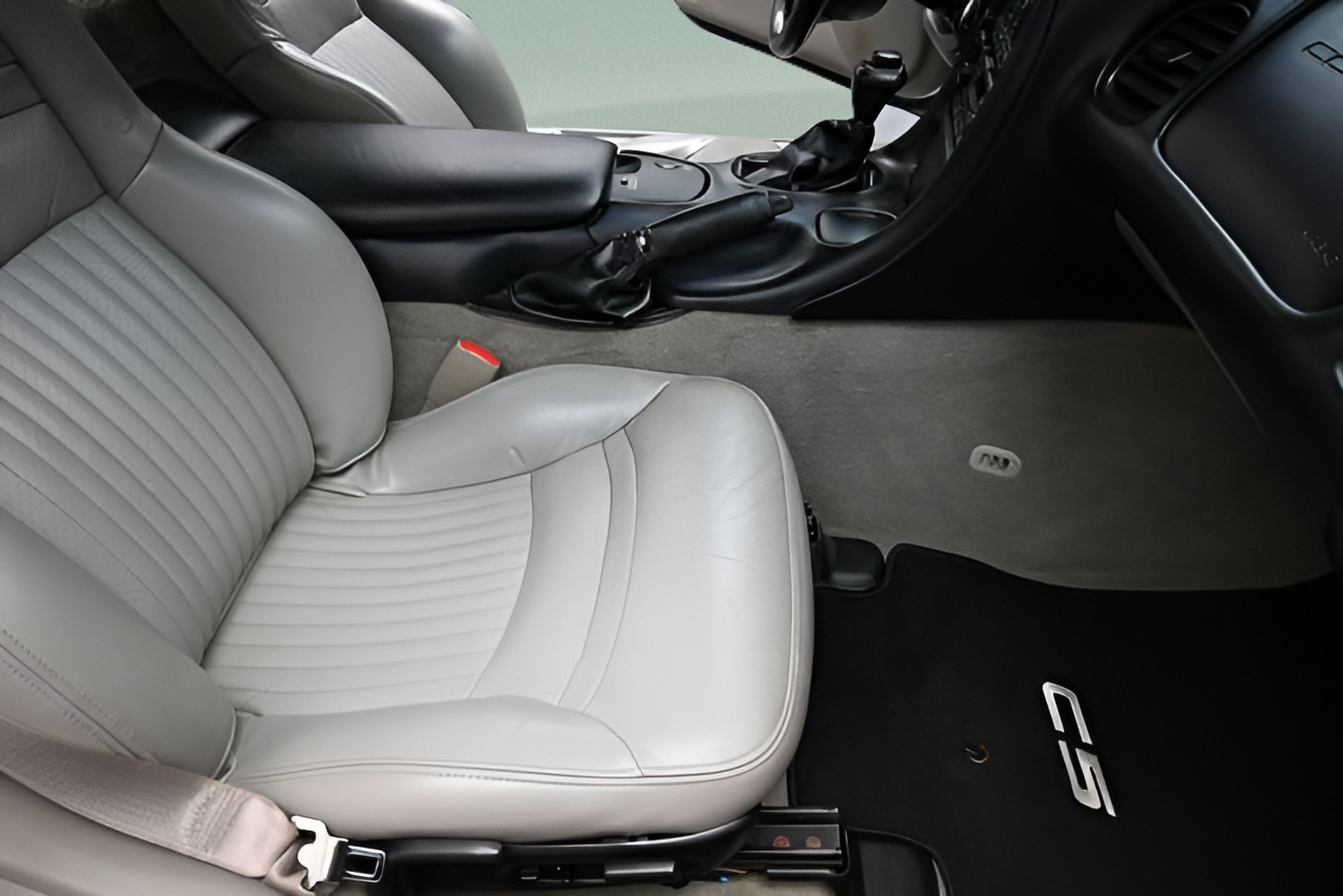 2004 Chevrolet Corvette 2dr Cpe