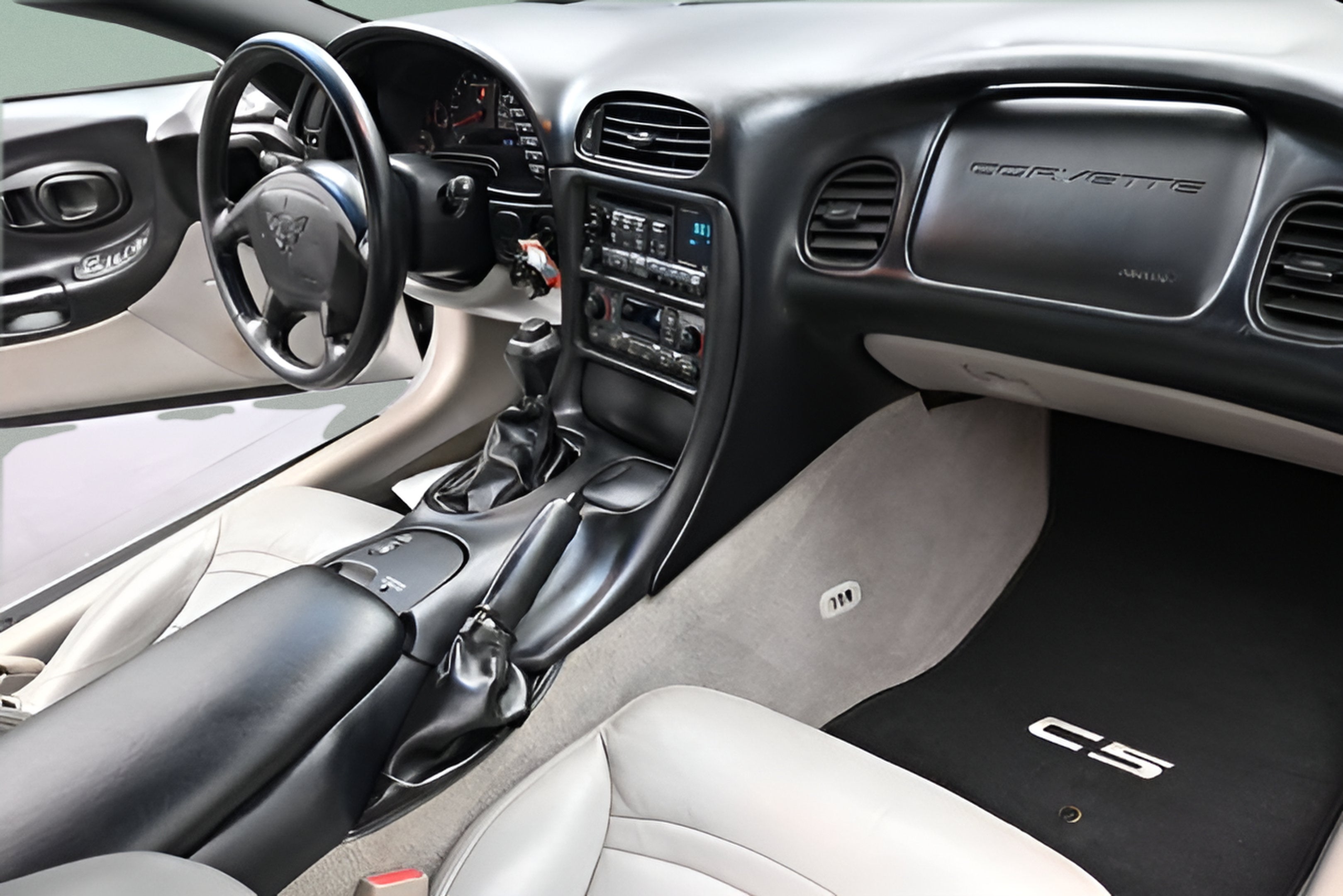 2004 Chevrolet Corvette 2dr Cpe