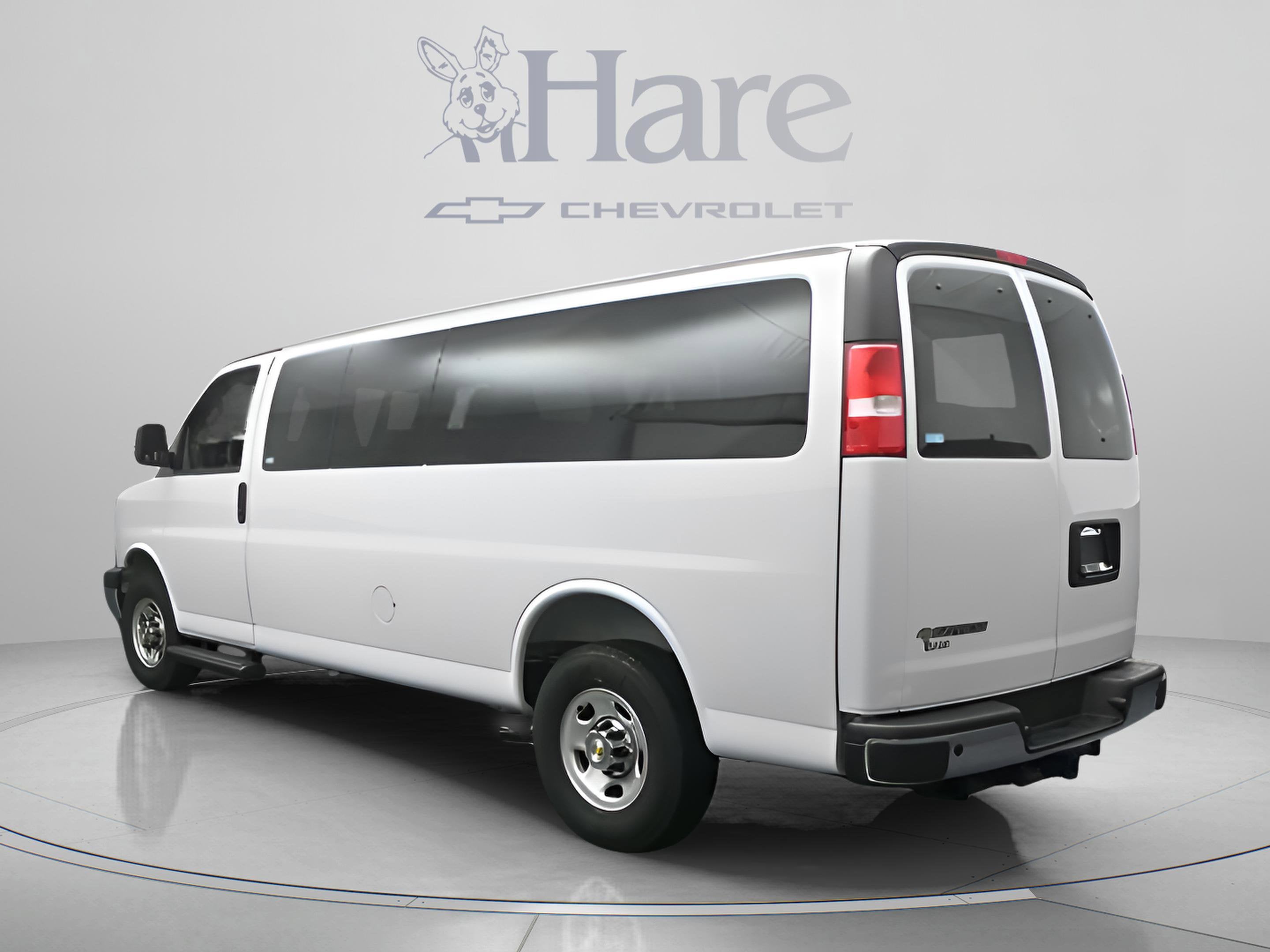 2025 Chevrolet Express Passenger 1LT