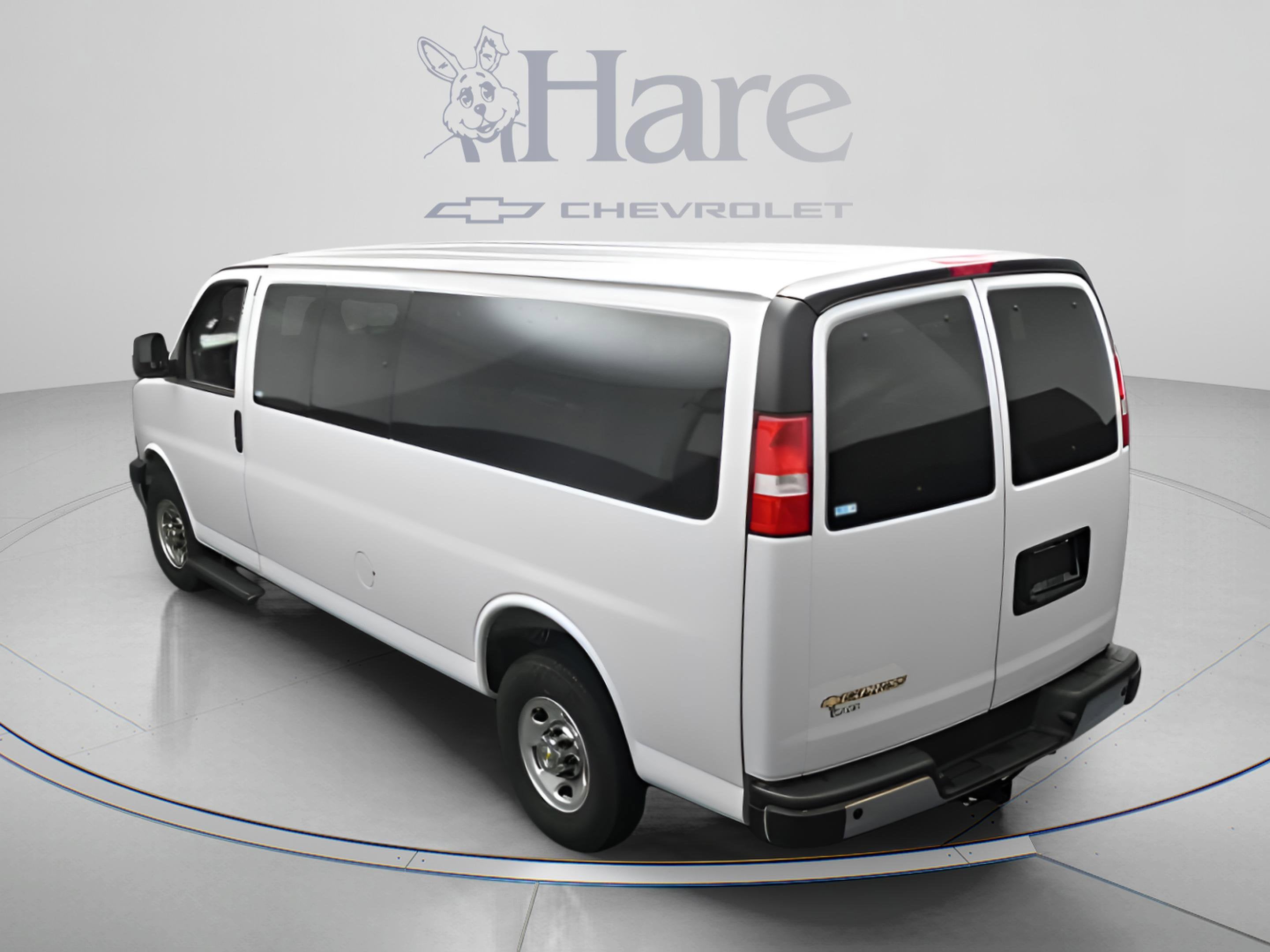2025 Chevrolet Express Passenger 1LT