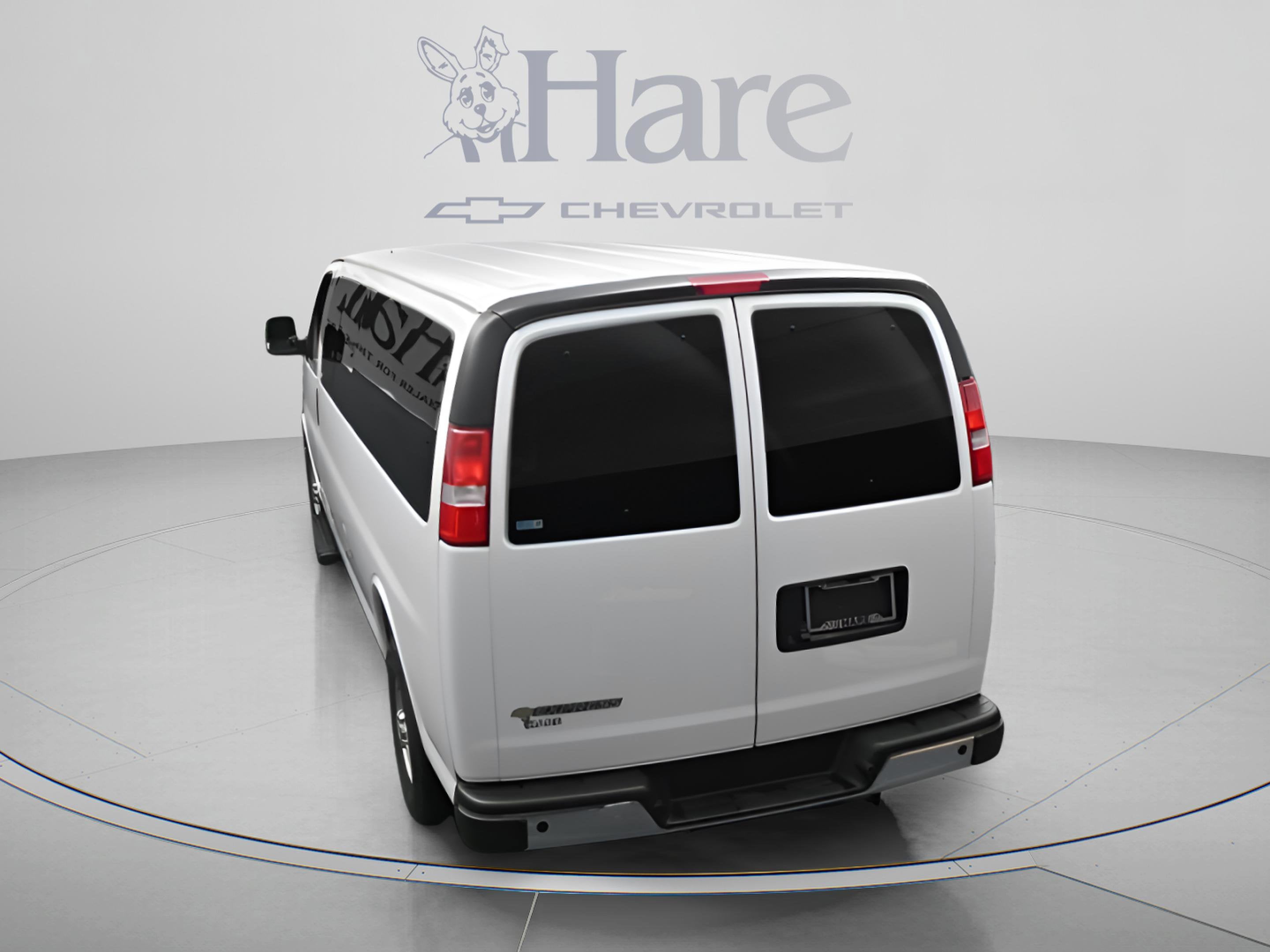 2025 Chevrolet Express Passenger 1LT