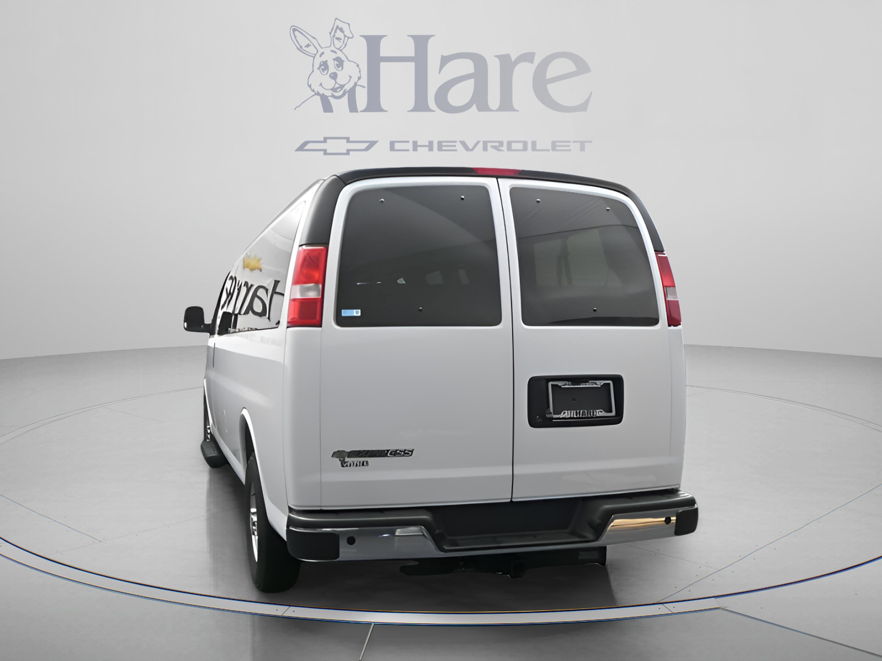 2025 Chevrolet Express Passenger 1LT