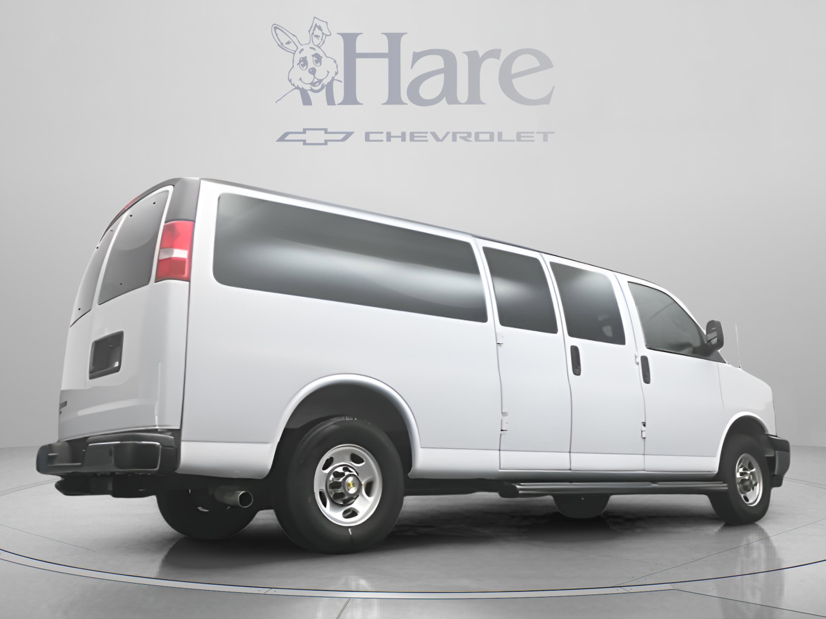 2025 Chevrolet Express Passenger 1LT