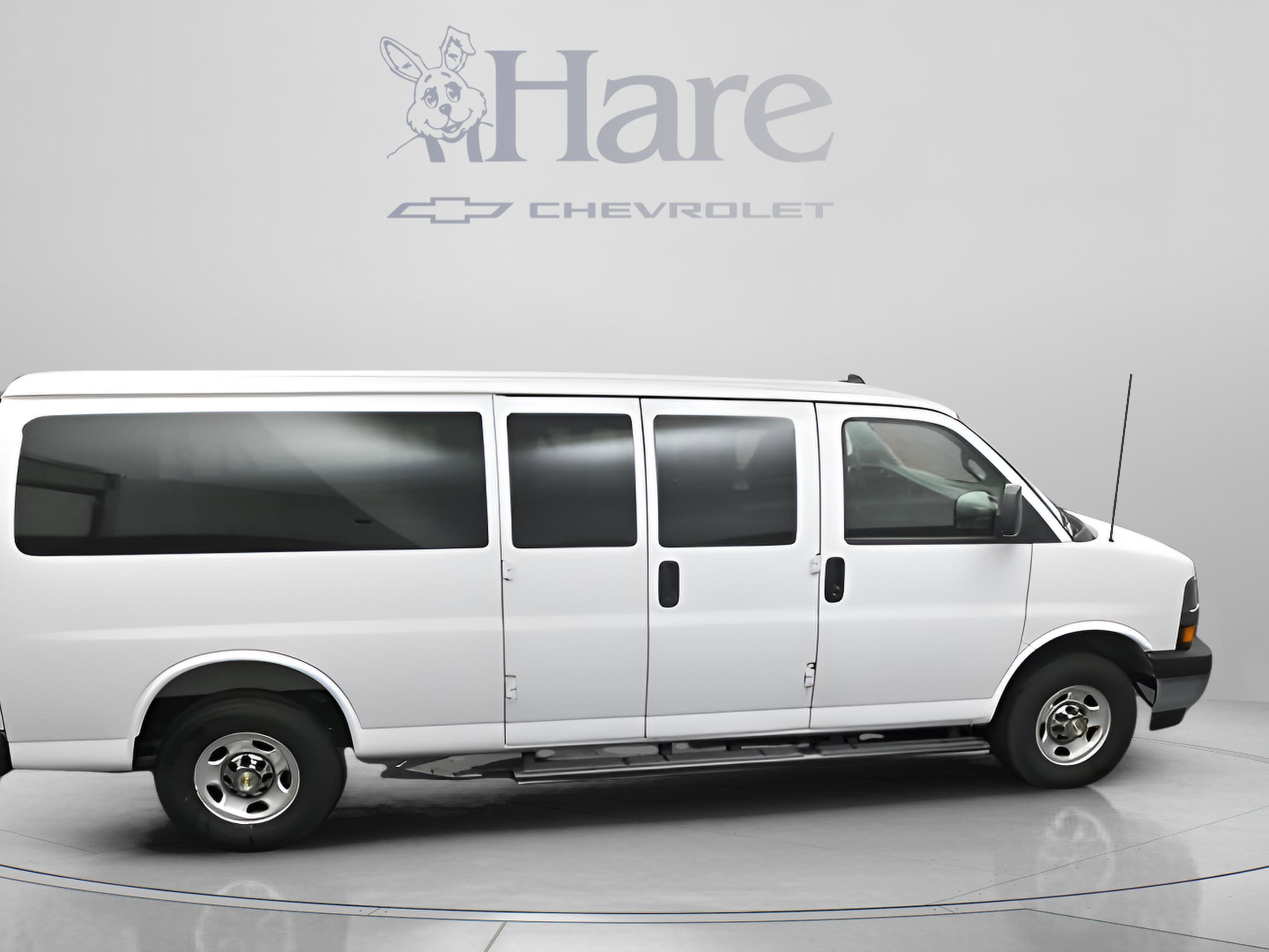 2025 Chevrolet Express Passenger 1LT
