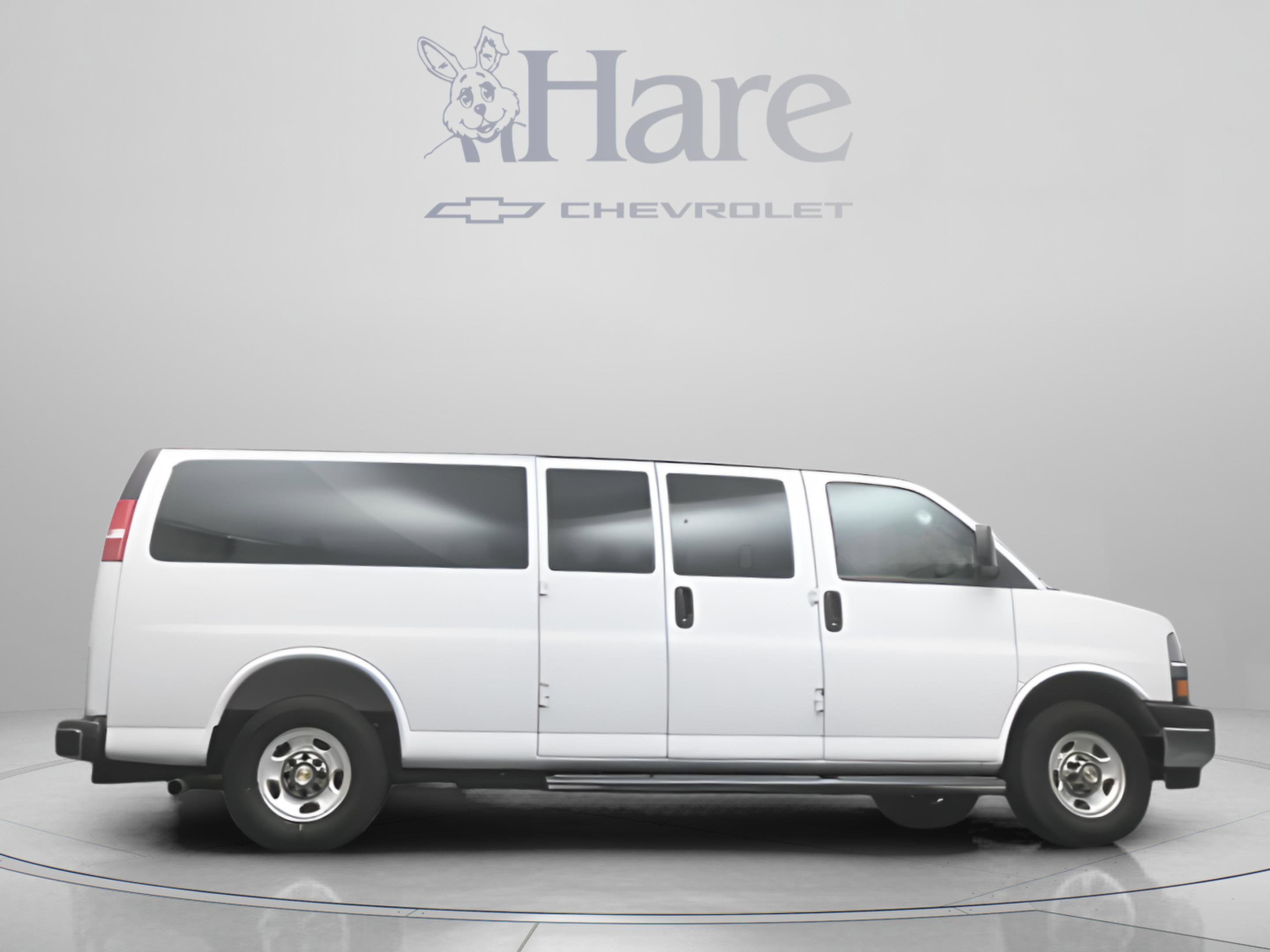 2025 Chevrolet Express Passenger 1LT