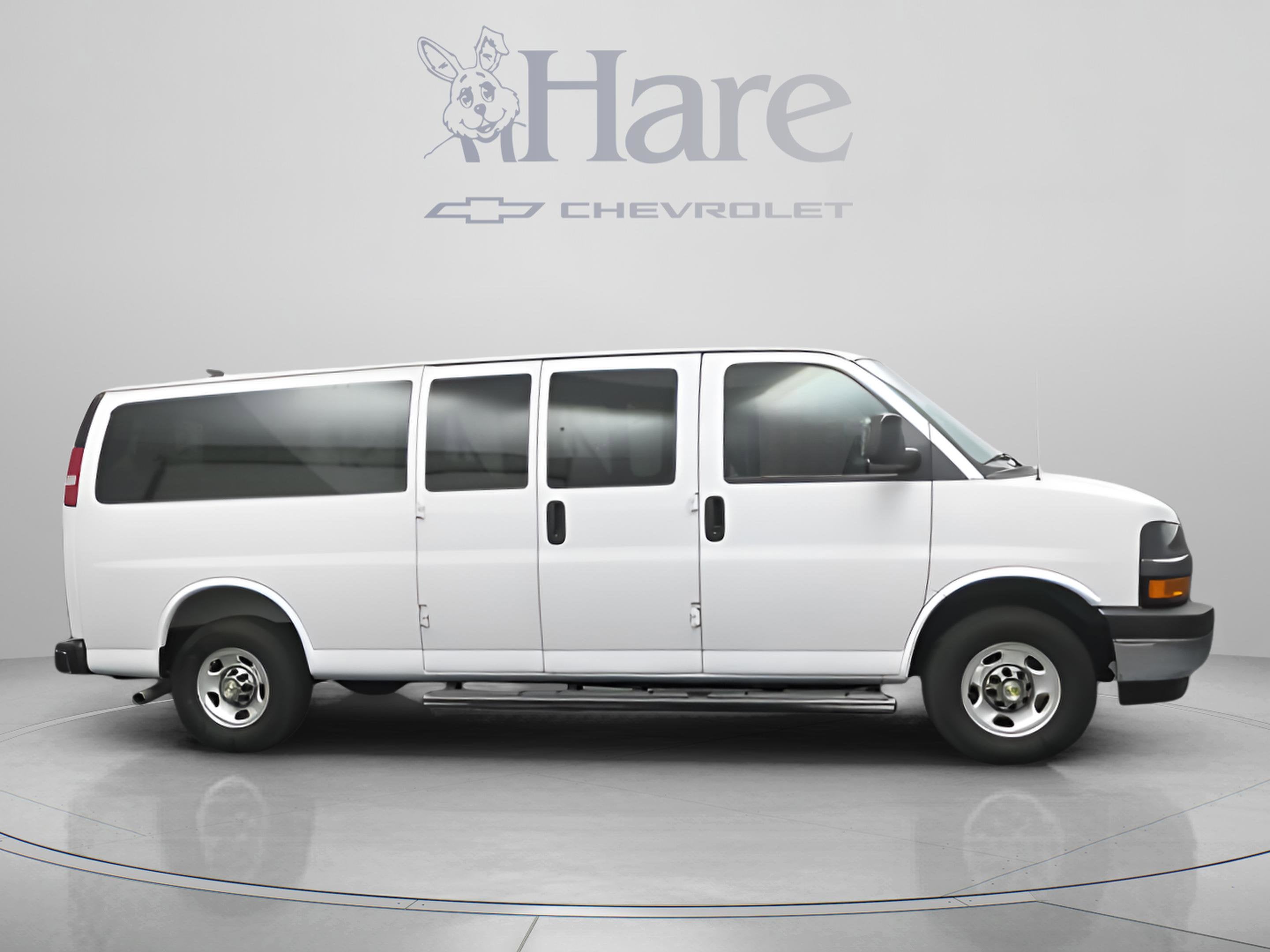 2025 Chevrolet Express Passenger 1LT