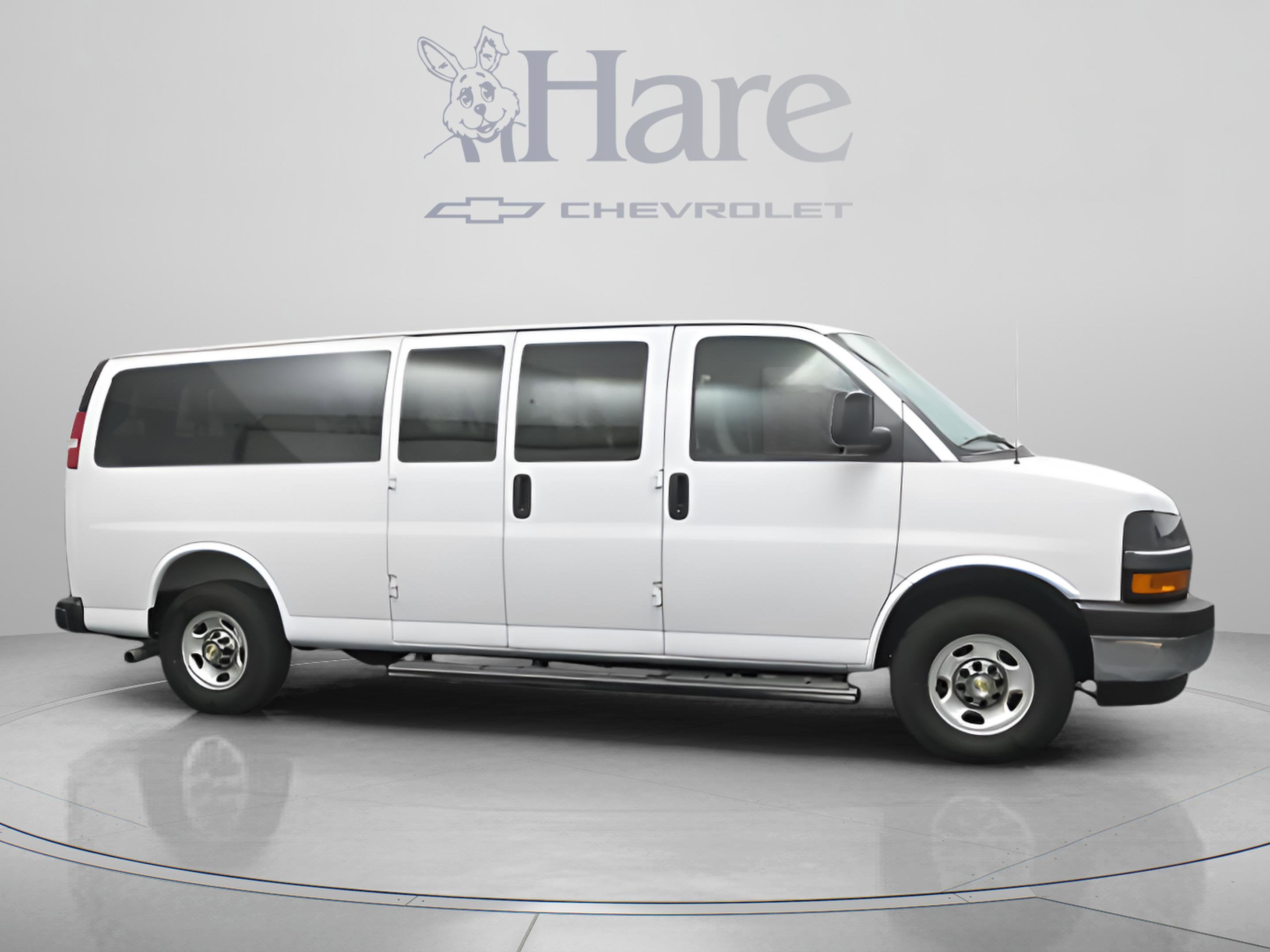 2025 Chevrolet Express Passenger 1LT