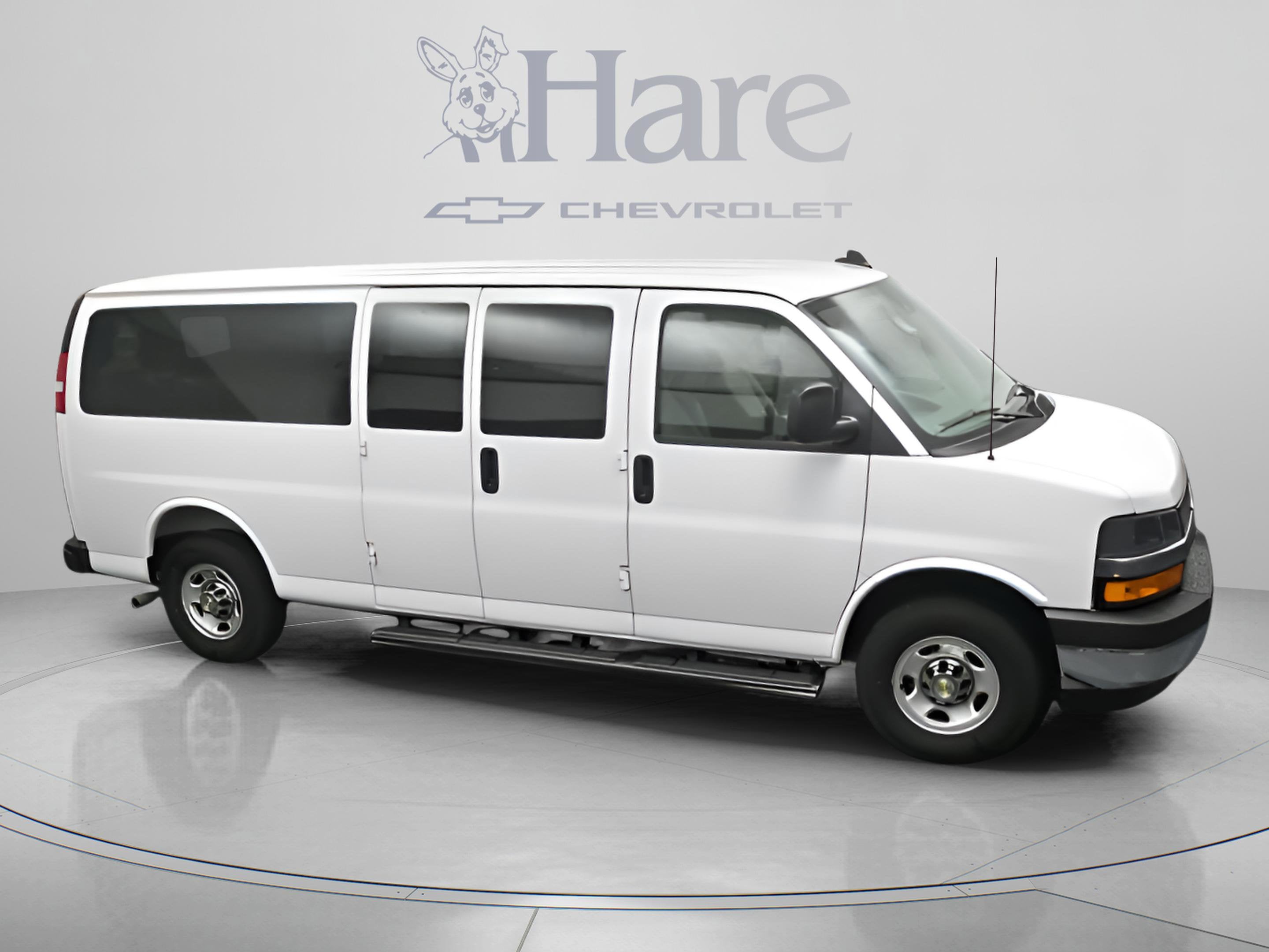 2025 Chevrolet Express Passenger 1LT
