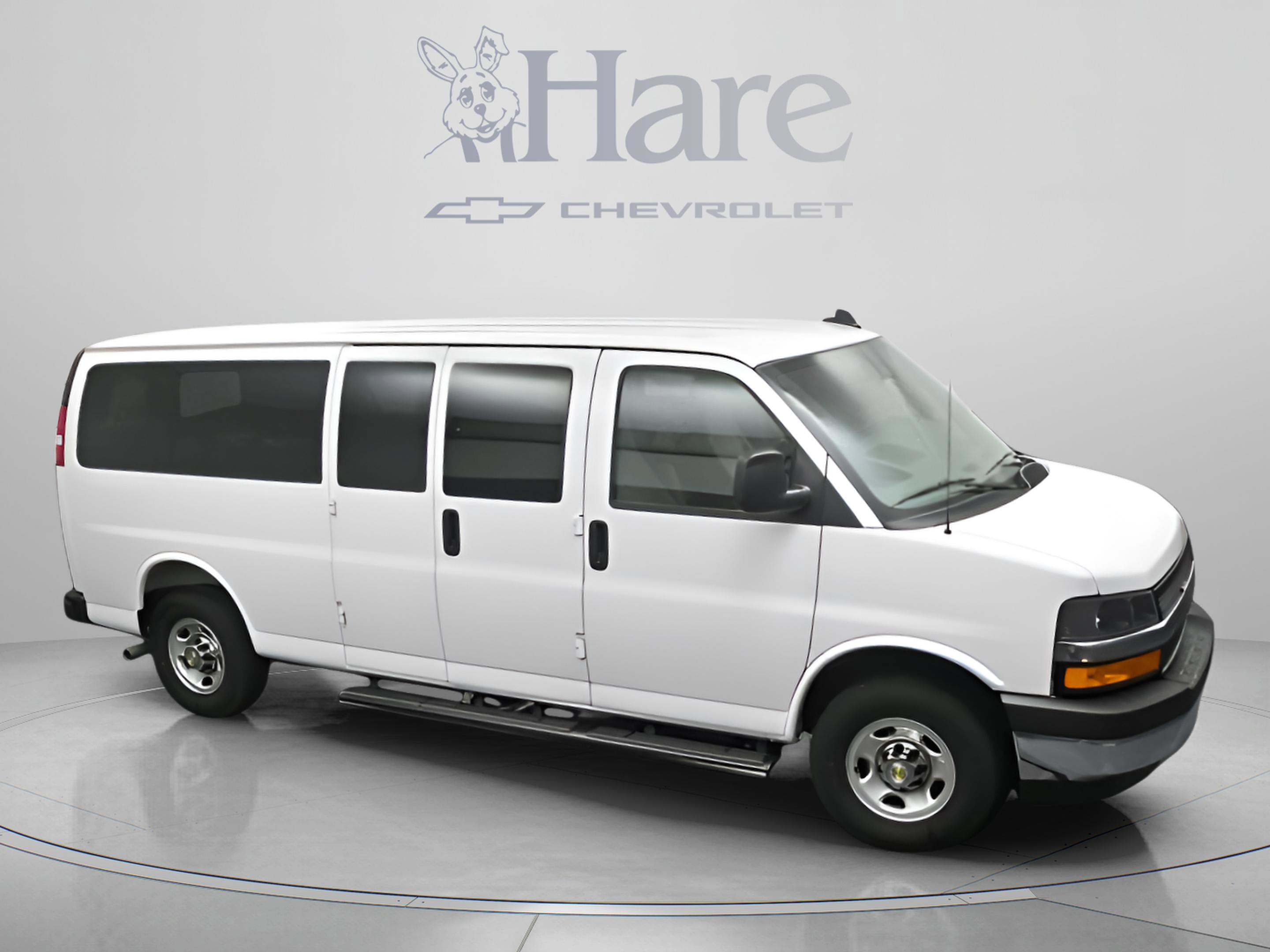 2025 Chevrolet Express Passenger 1LT
