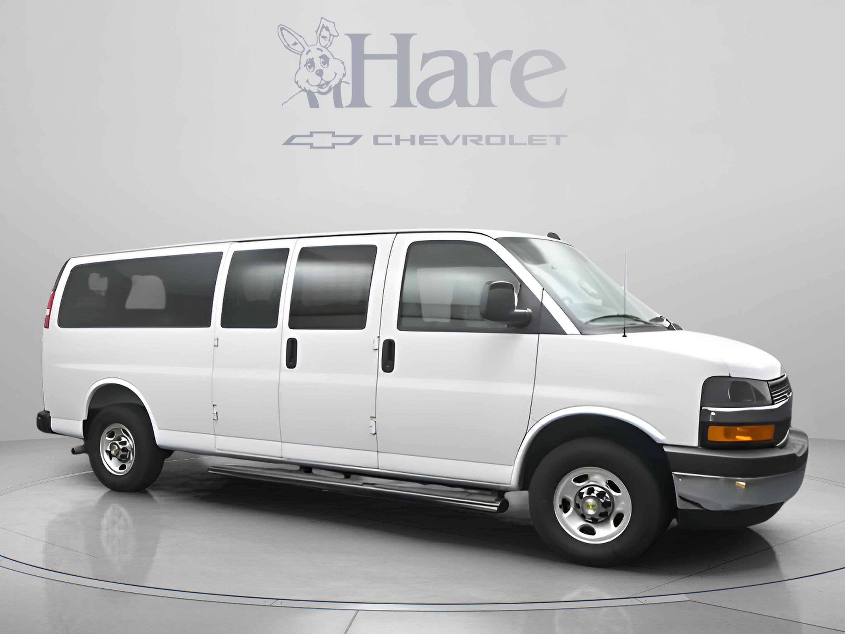 2025 Chevrolet Express Passenger 1LT