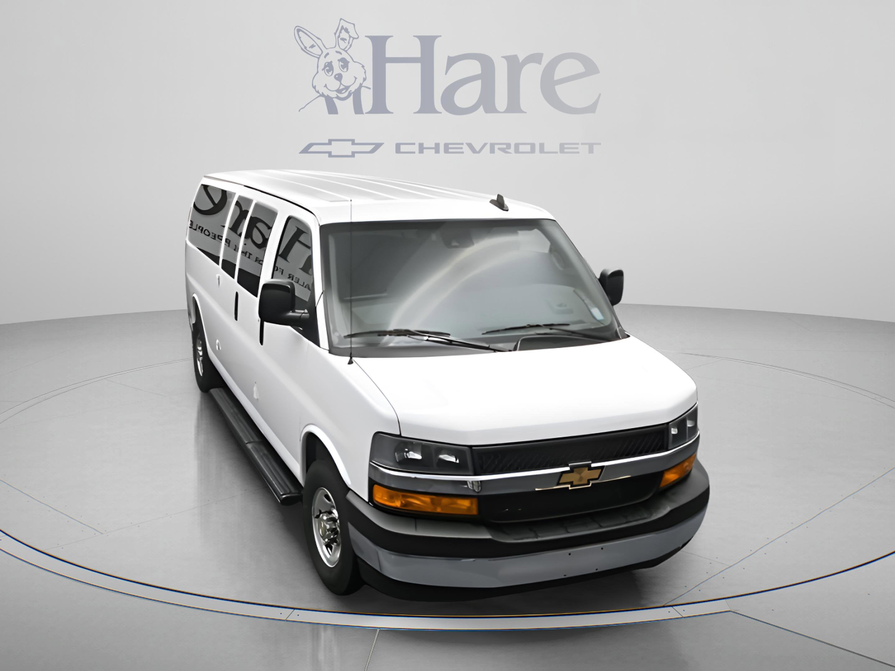 2025 Chevrolet Express Passenger 1LT
