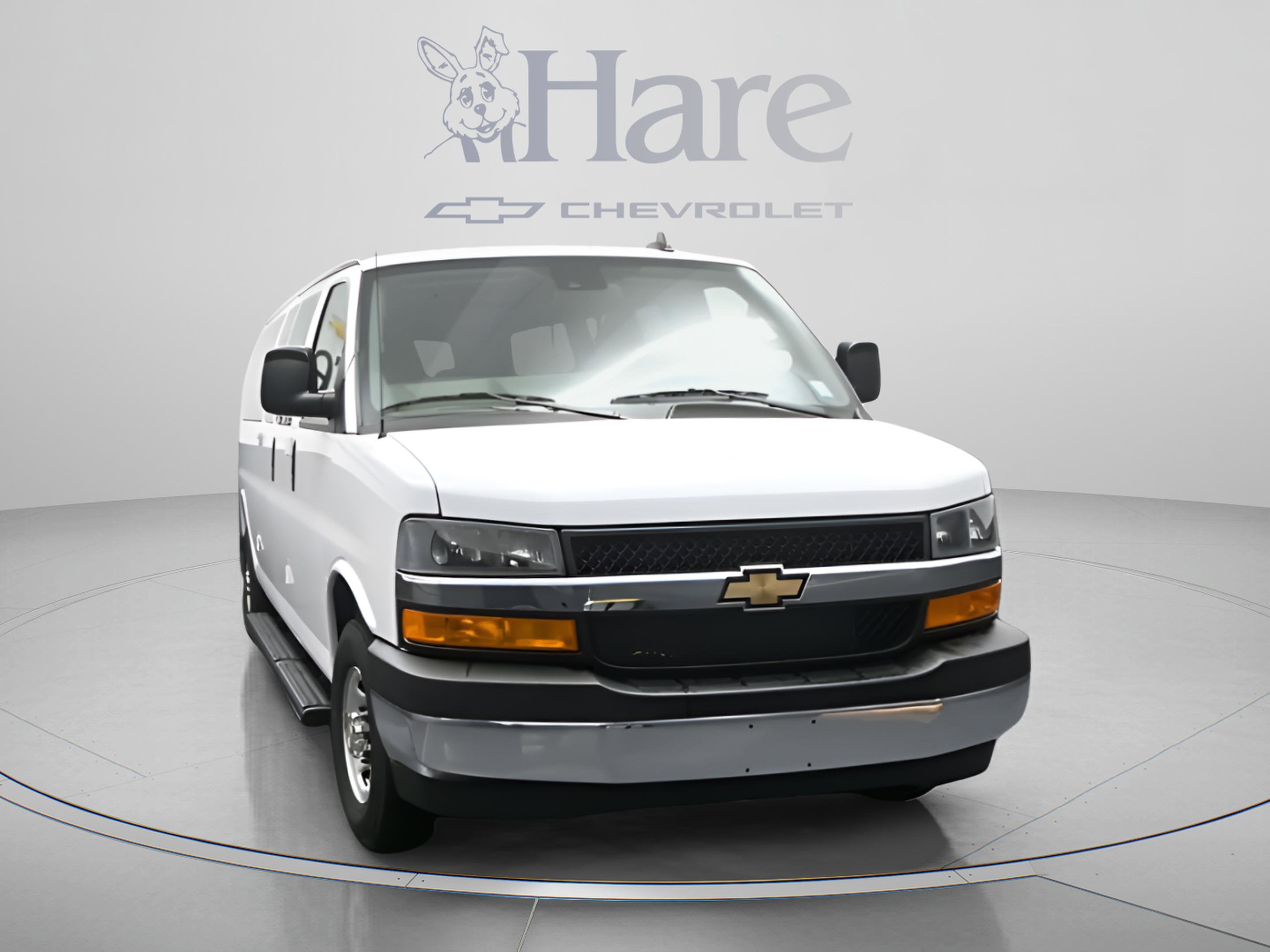 2025 Chevrolet Express Passenger 1LT