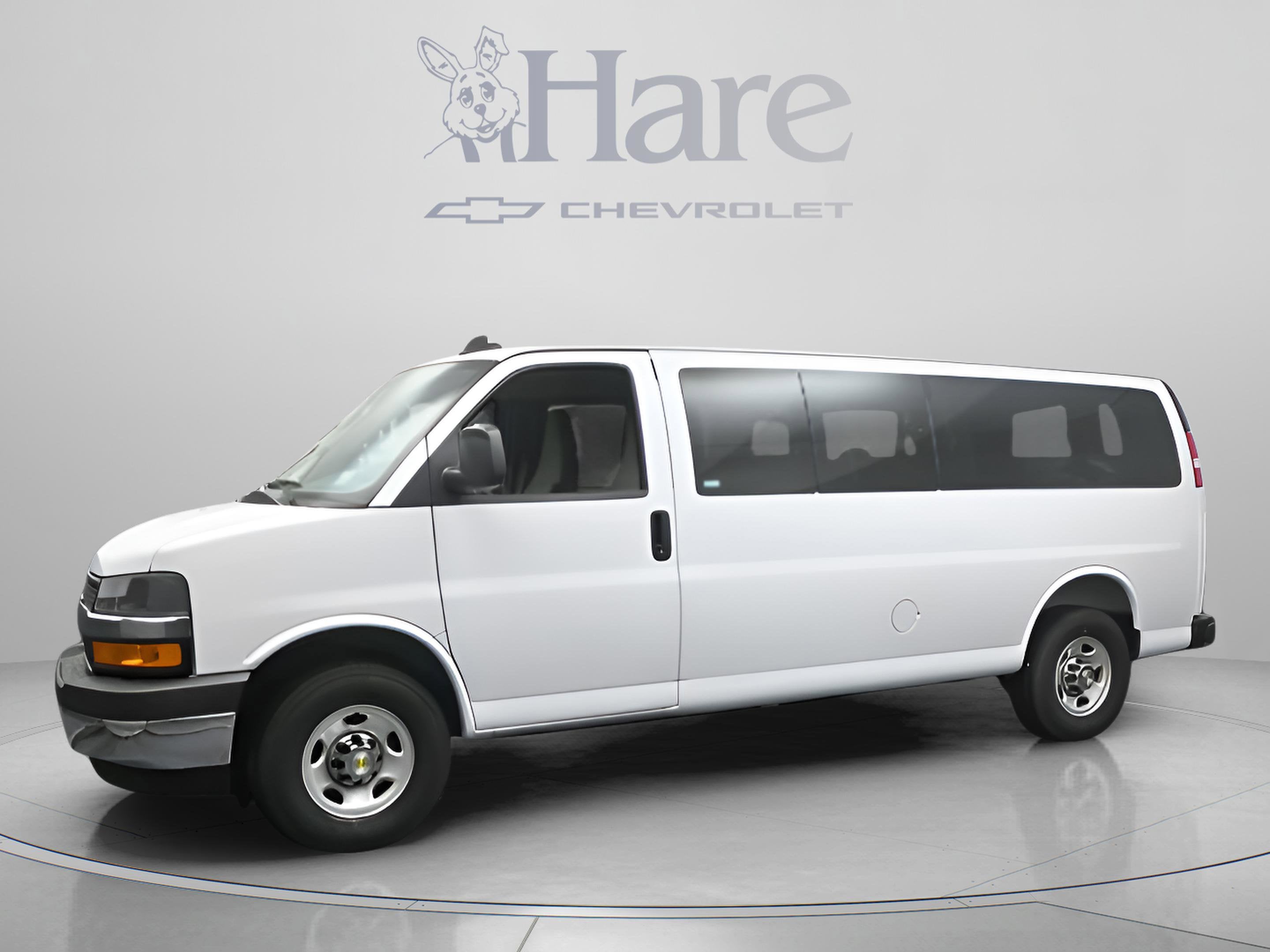 2025 Chevrolet Express Passenger 1LT