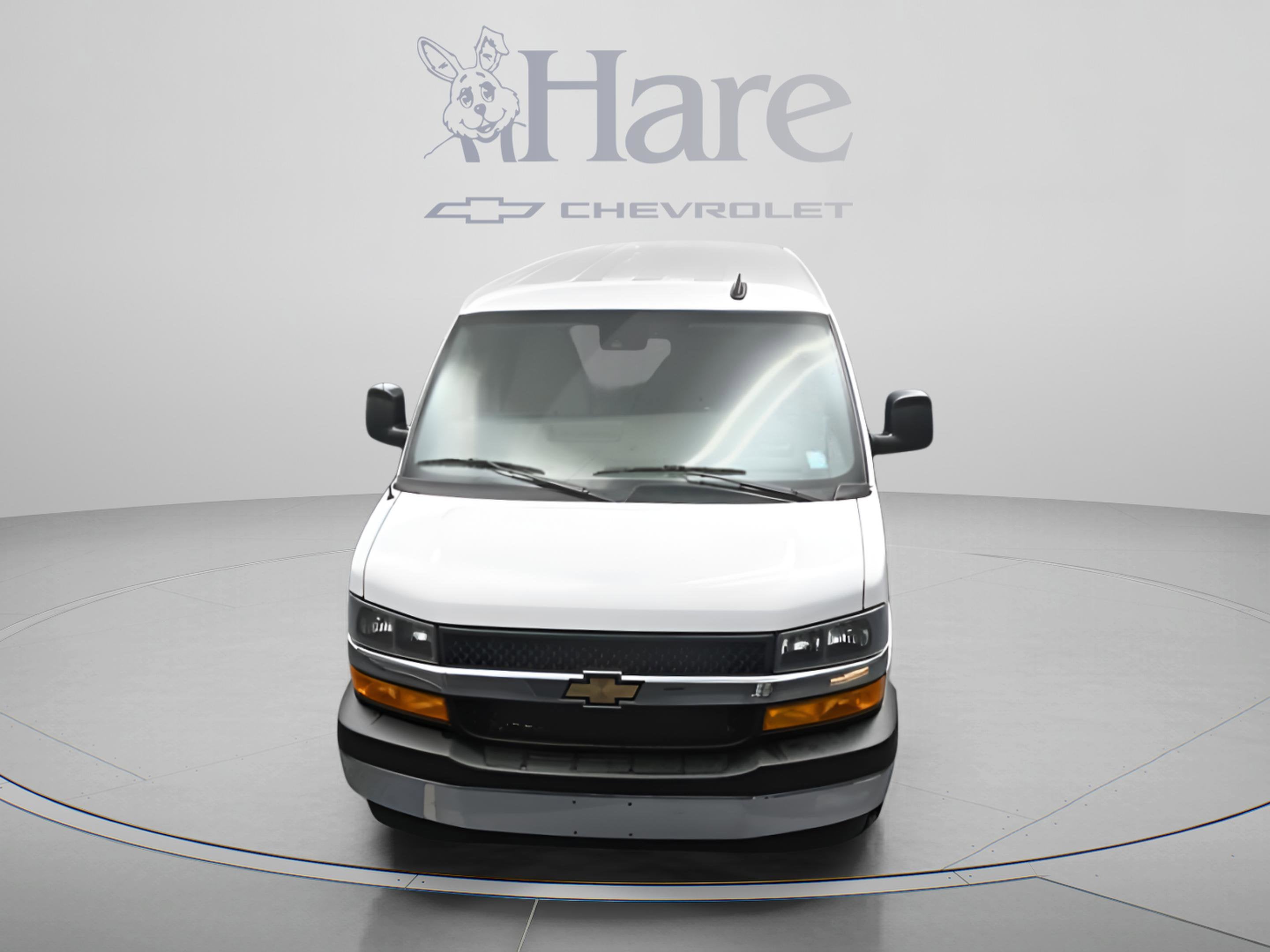2025 Chevrolet Express Passenger 1LT