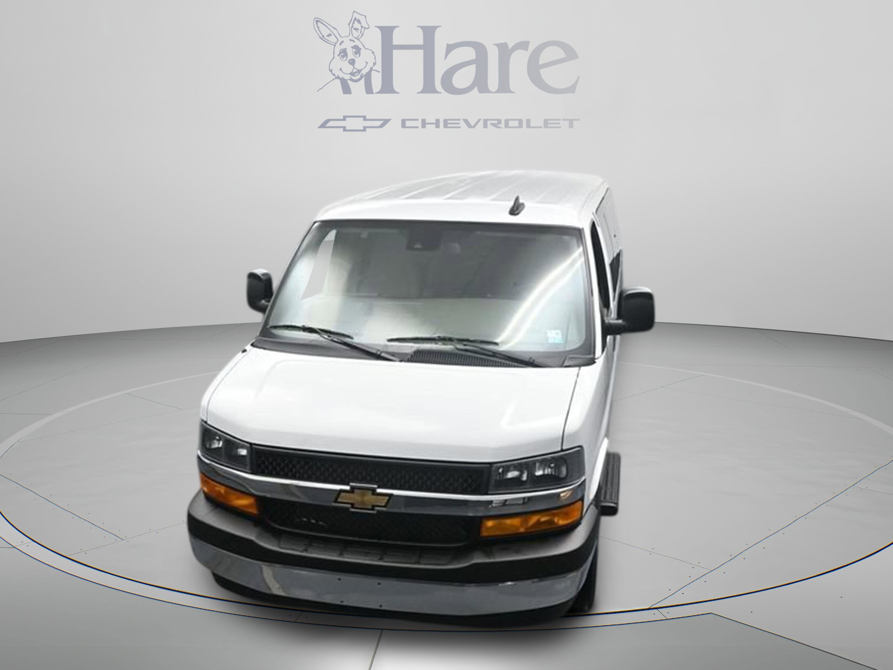 2025 Chevrolet Express Passenger 1LT