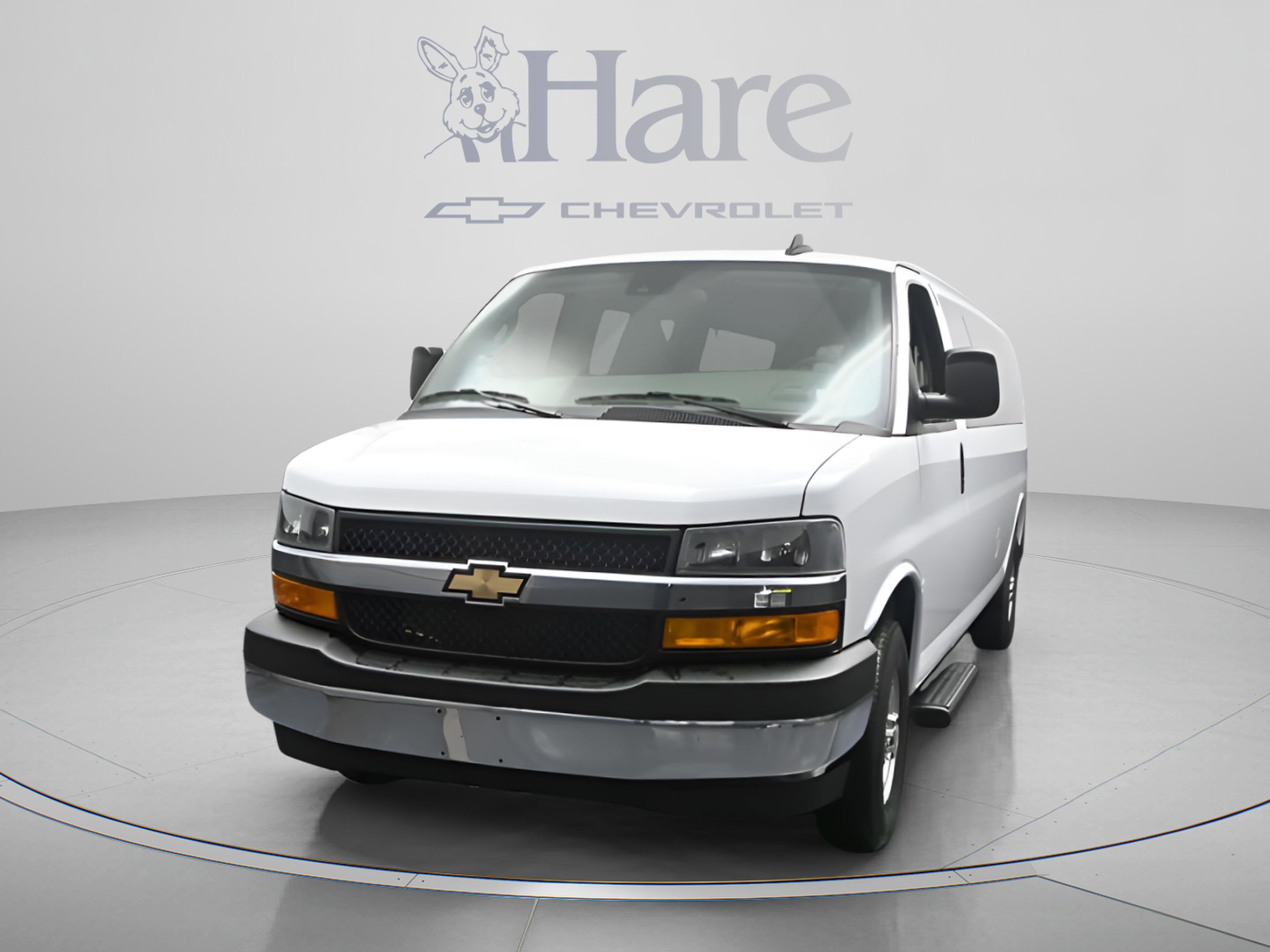 2025 Chevrolet Express Passenger 1LT