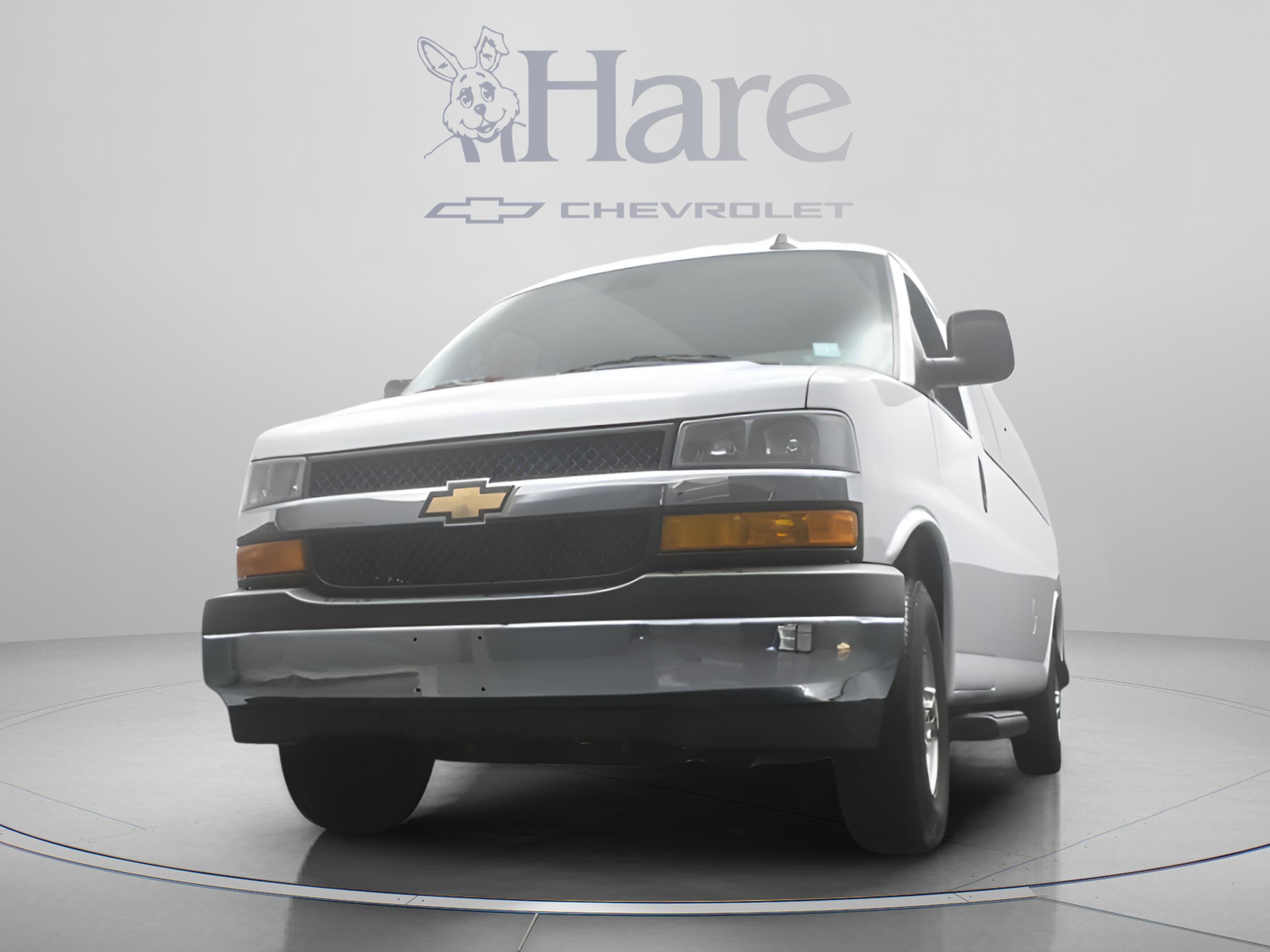 2025 Chevrolet Express Passenger 1LT