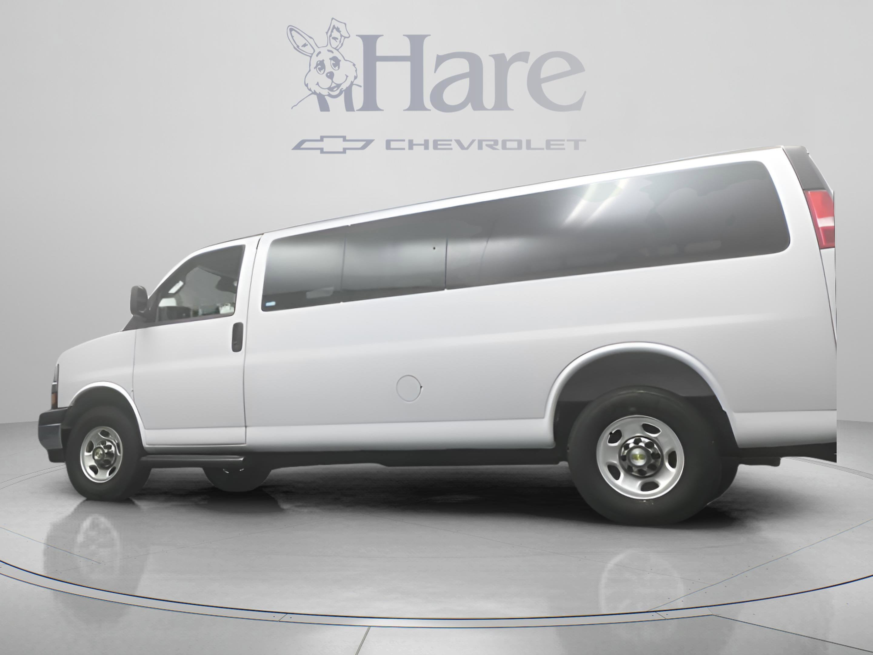 2025 Chevrolet Express Passenger 1LT