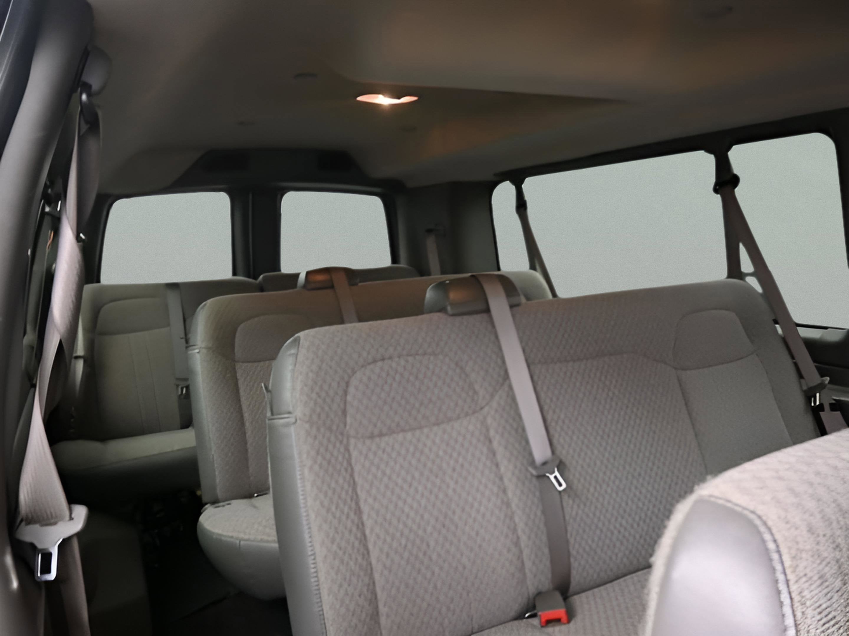2025 Chevrolet Express Passenger 1LT