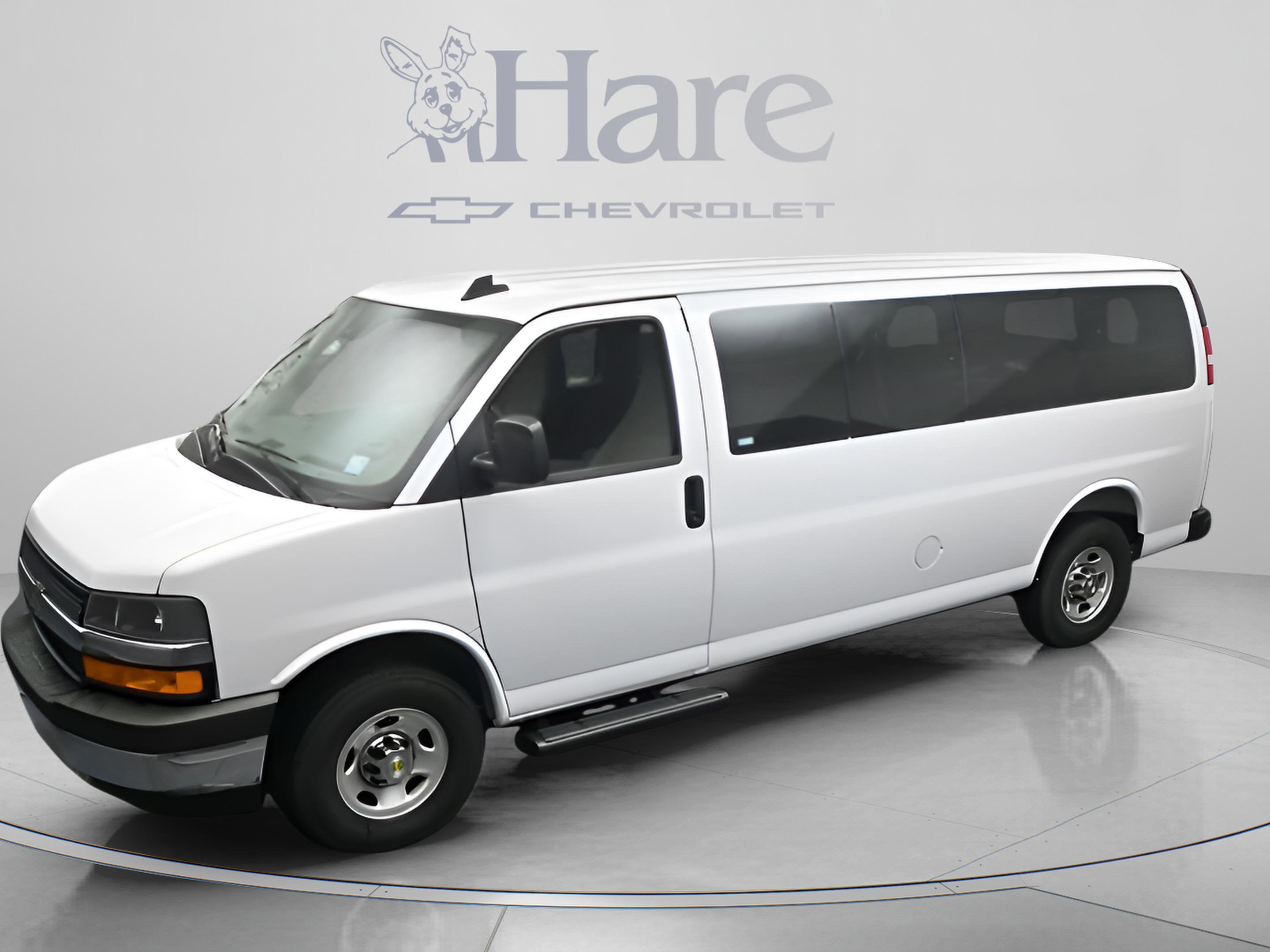 2025 Chevrolet Express Passenger 1LT