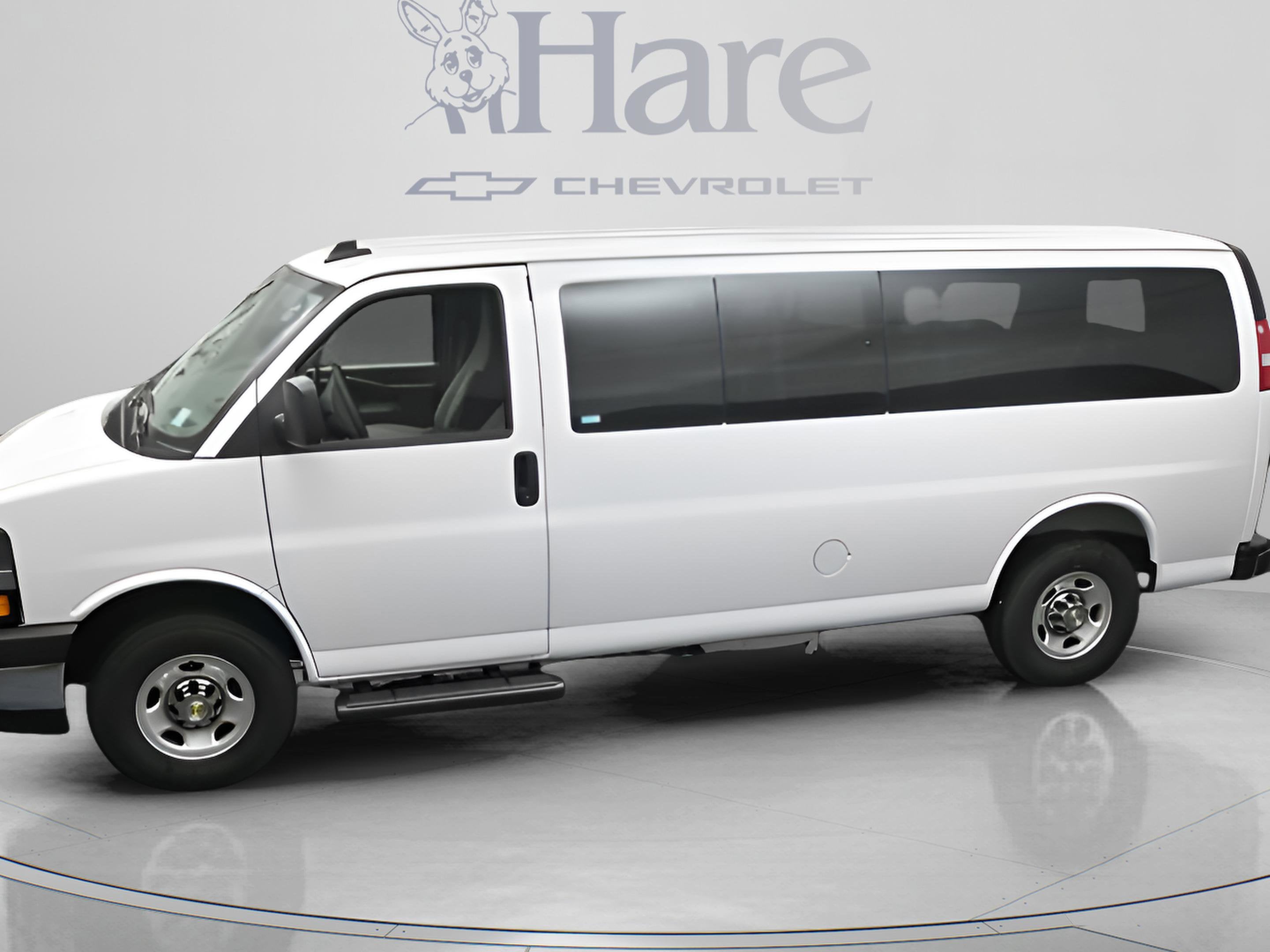 2025 Chevrolet Express Passenger 1LT