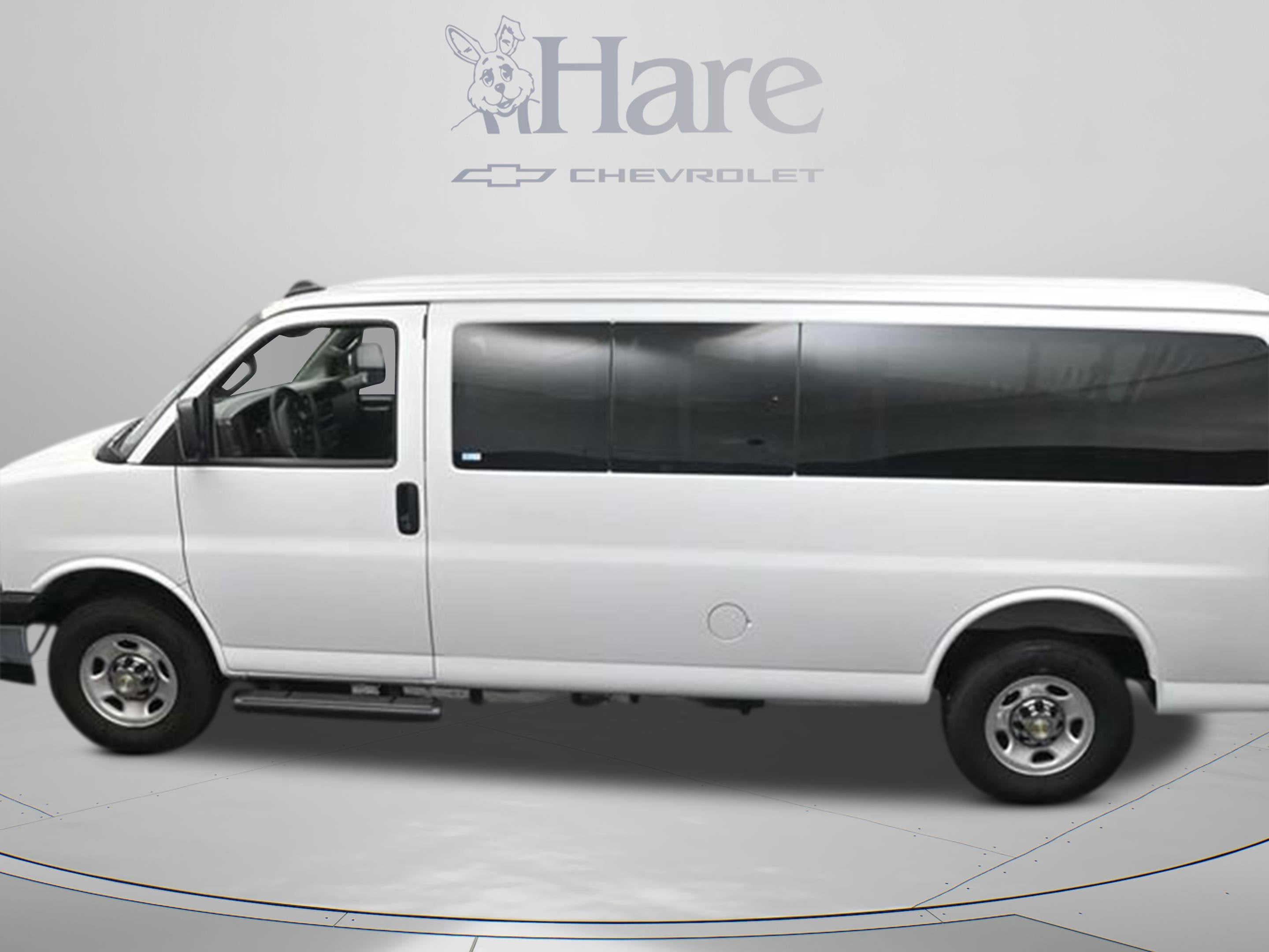 2025 Chevrolet Express Passenger 1LT