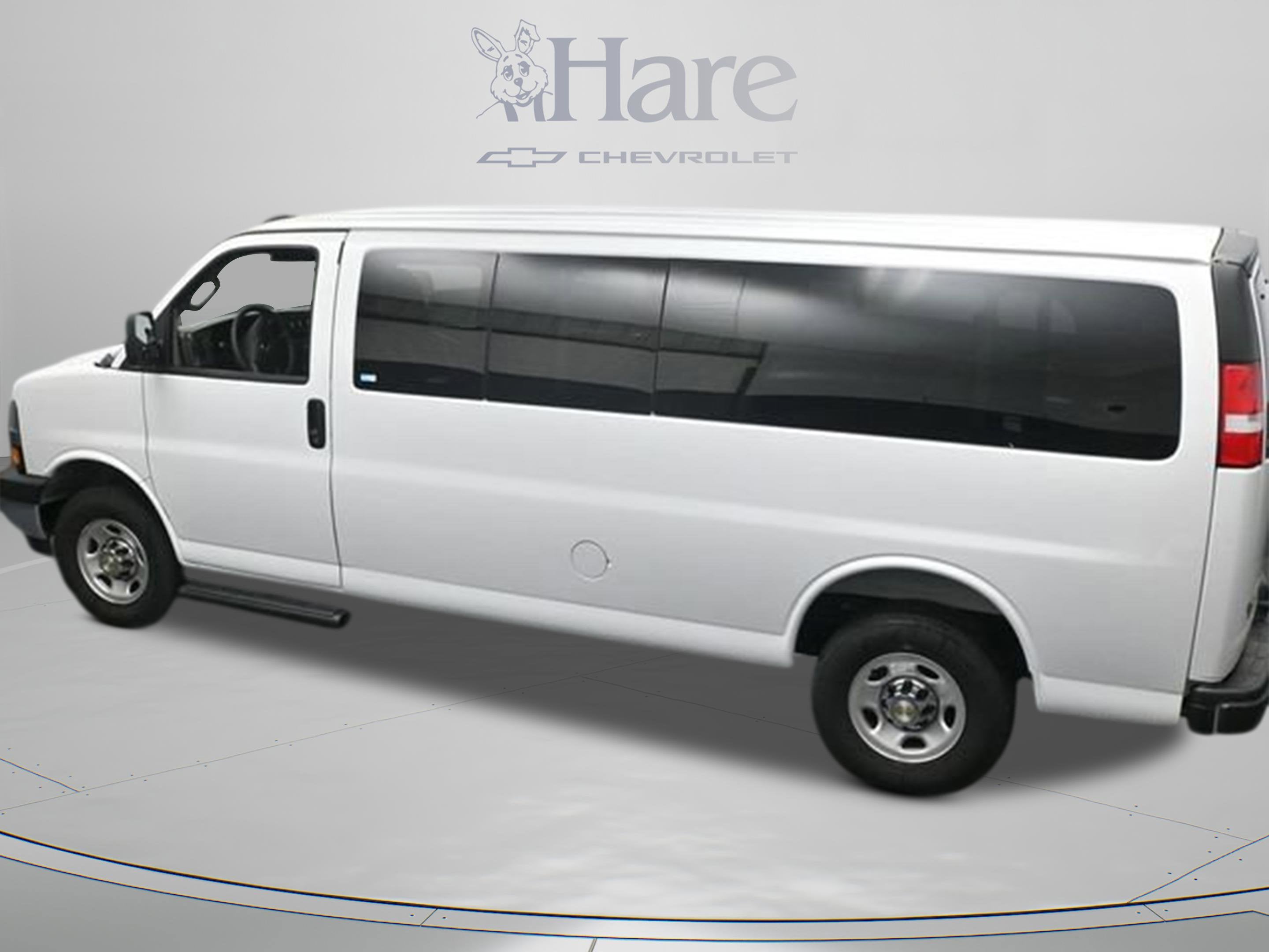 2025 Chevrolet Express Passenger 1LT