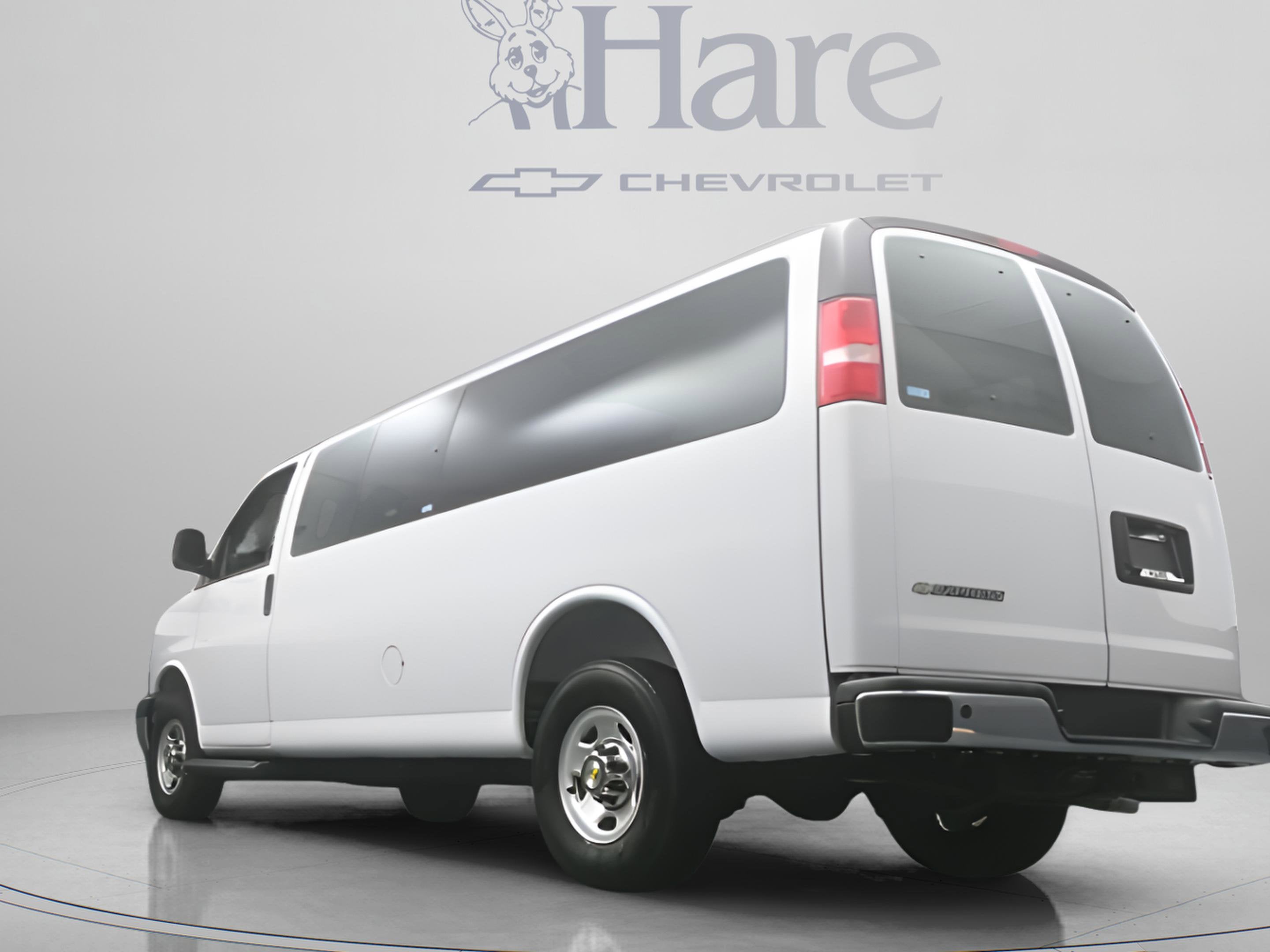 2025 Chevrolet Express Passenger 1LT