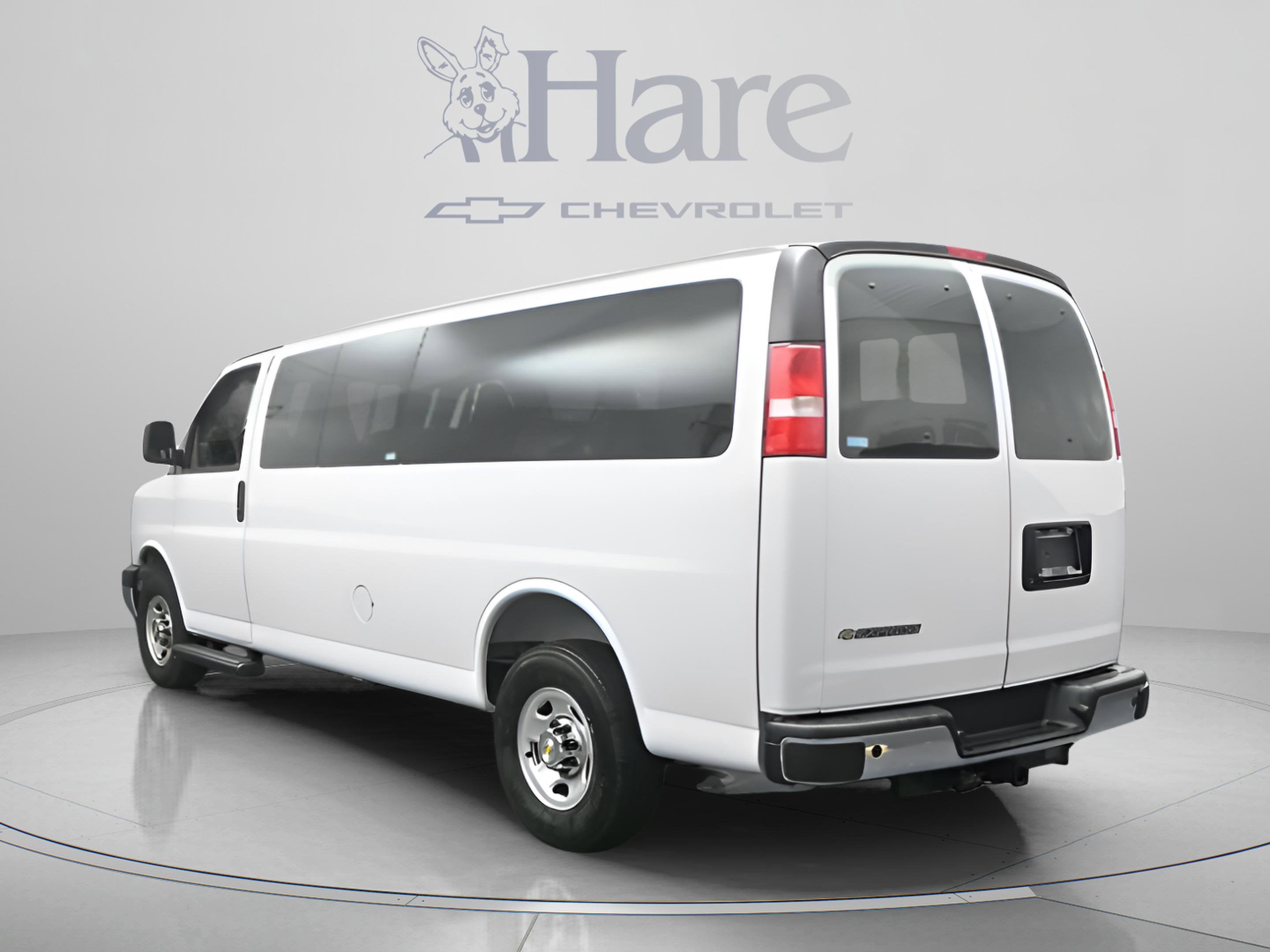 2025 Chevrolet Express Passenger 1LT