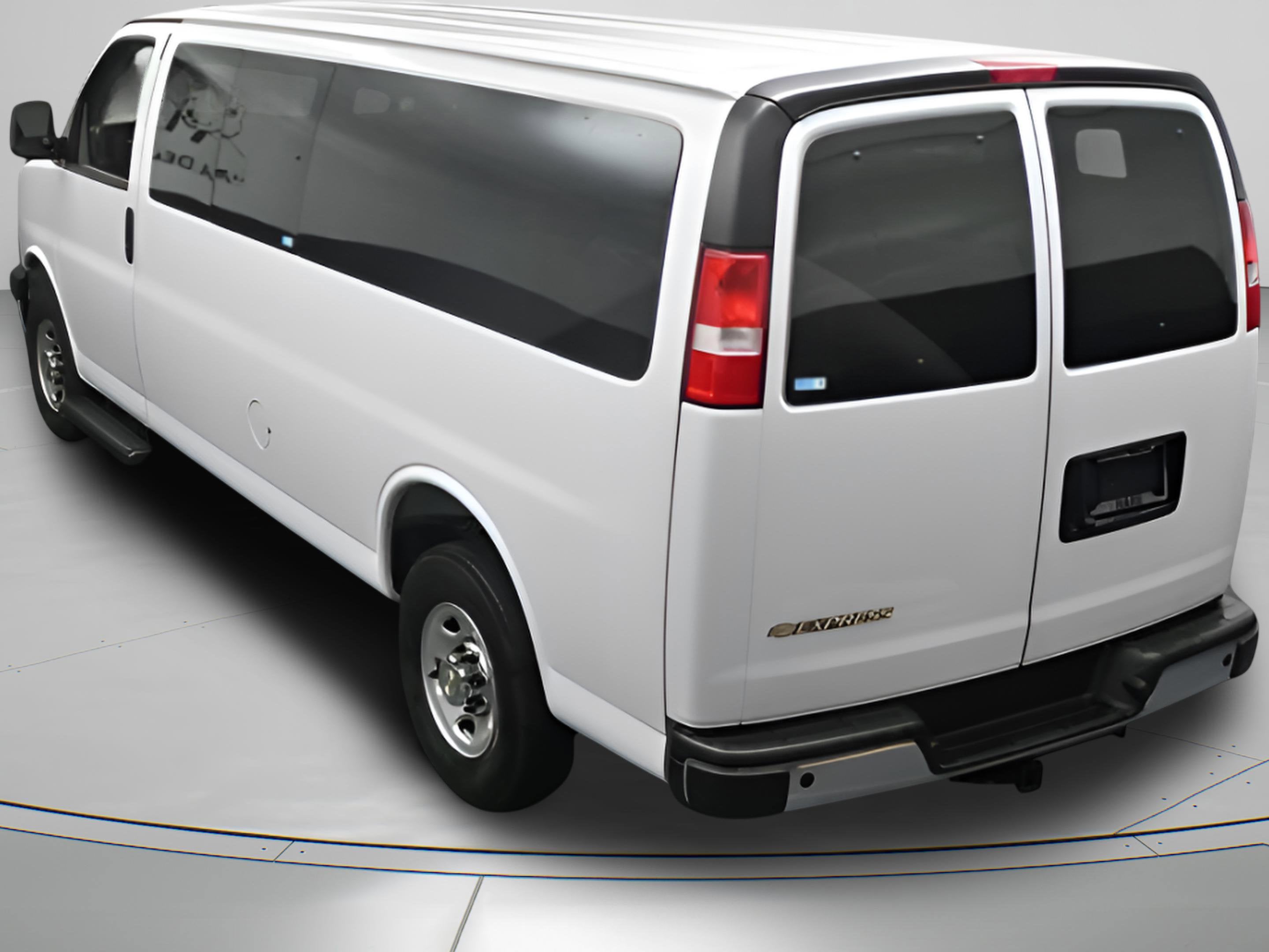 2025 Chevrolet Express Passenger 1LT