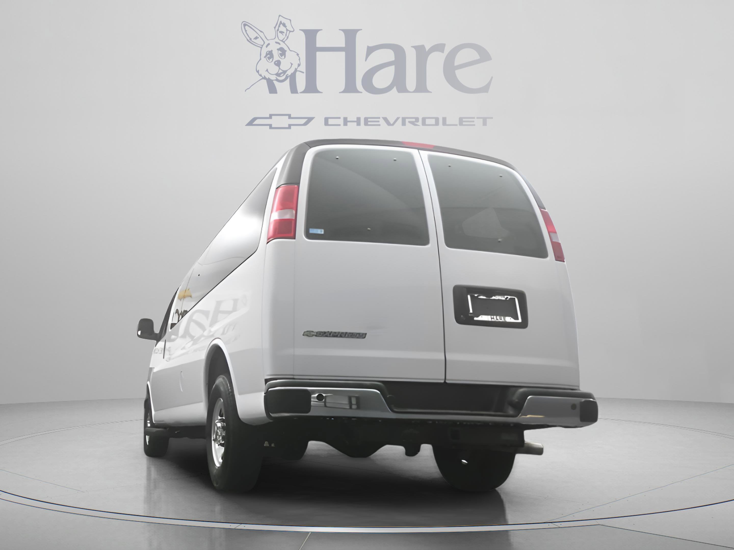 2025 Chevrolet Express Passenger 1LT