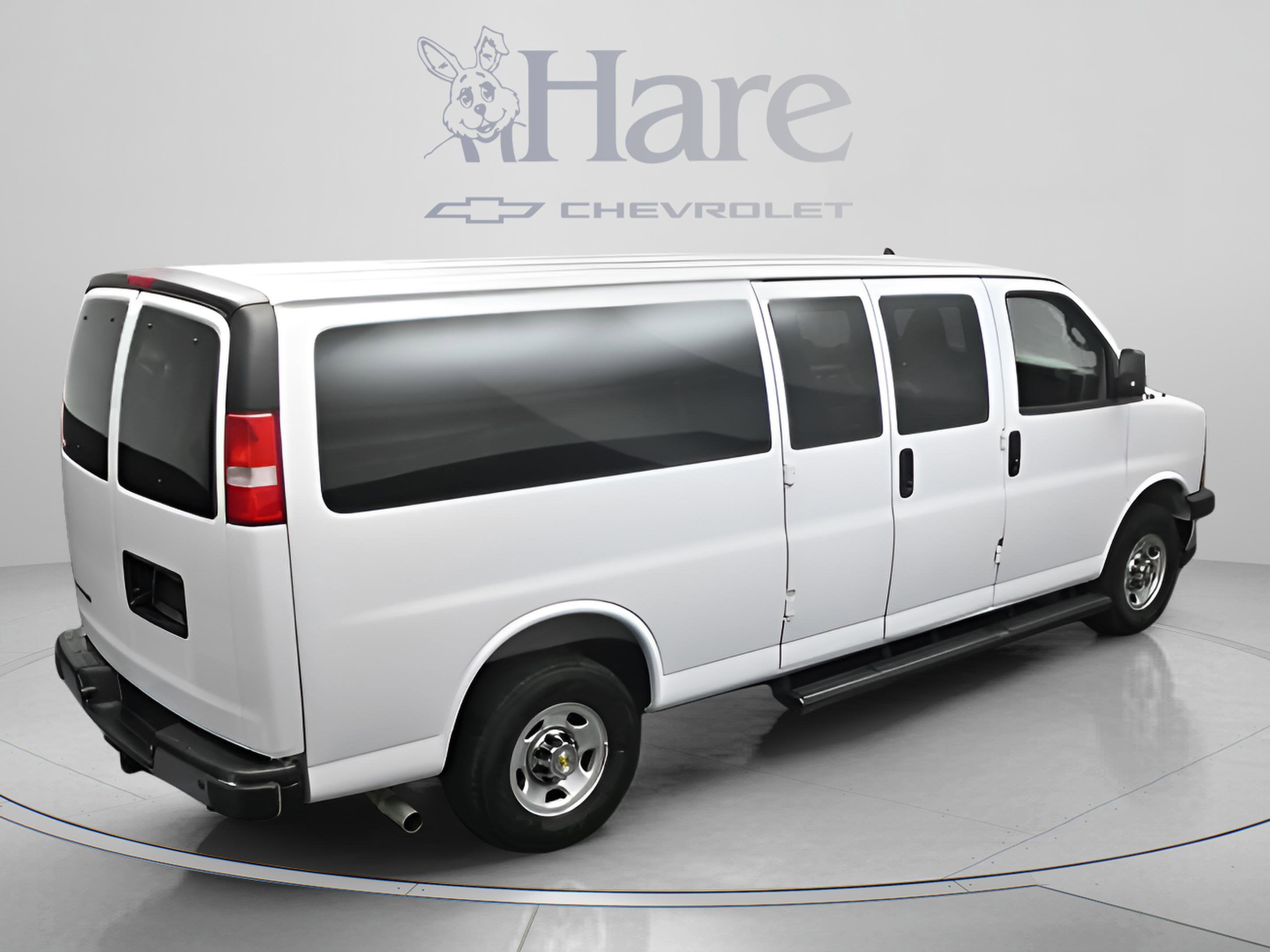 2025 Chevrolet Express Passenger 1LT