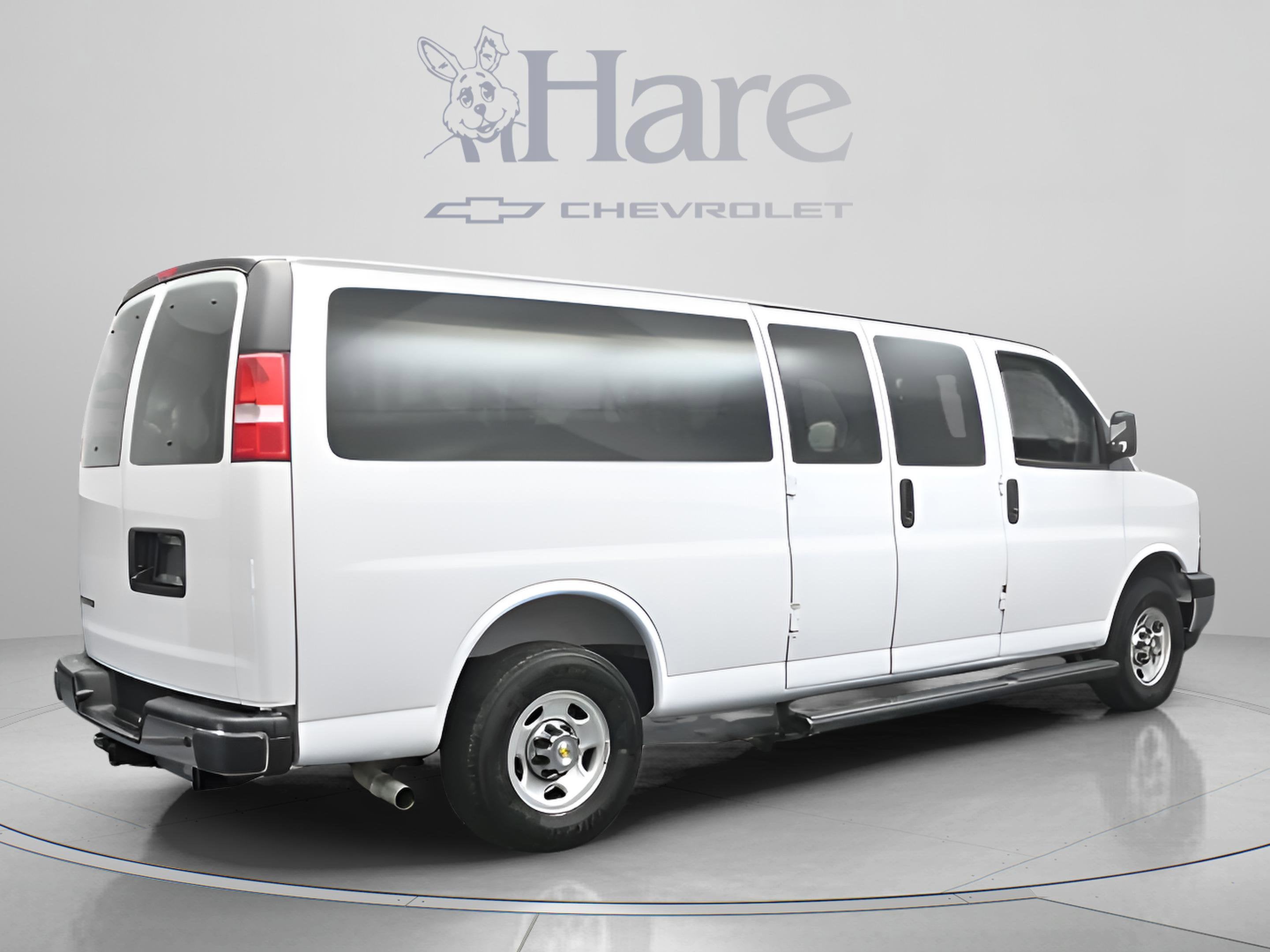 2025 Chevrolet Express Passenger 1LT