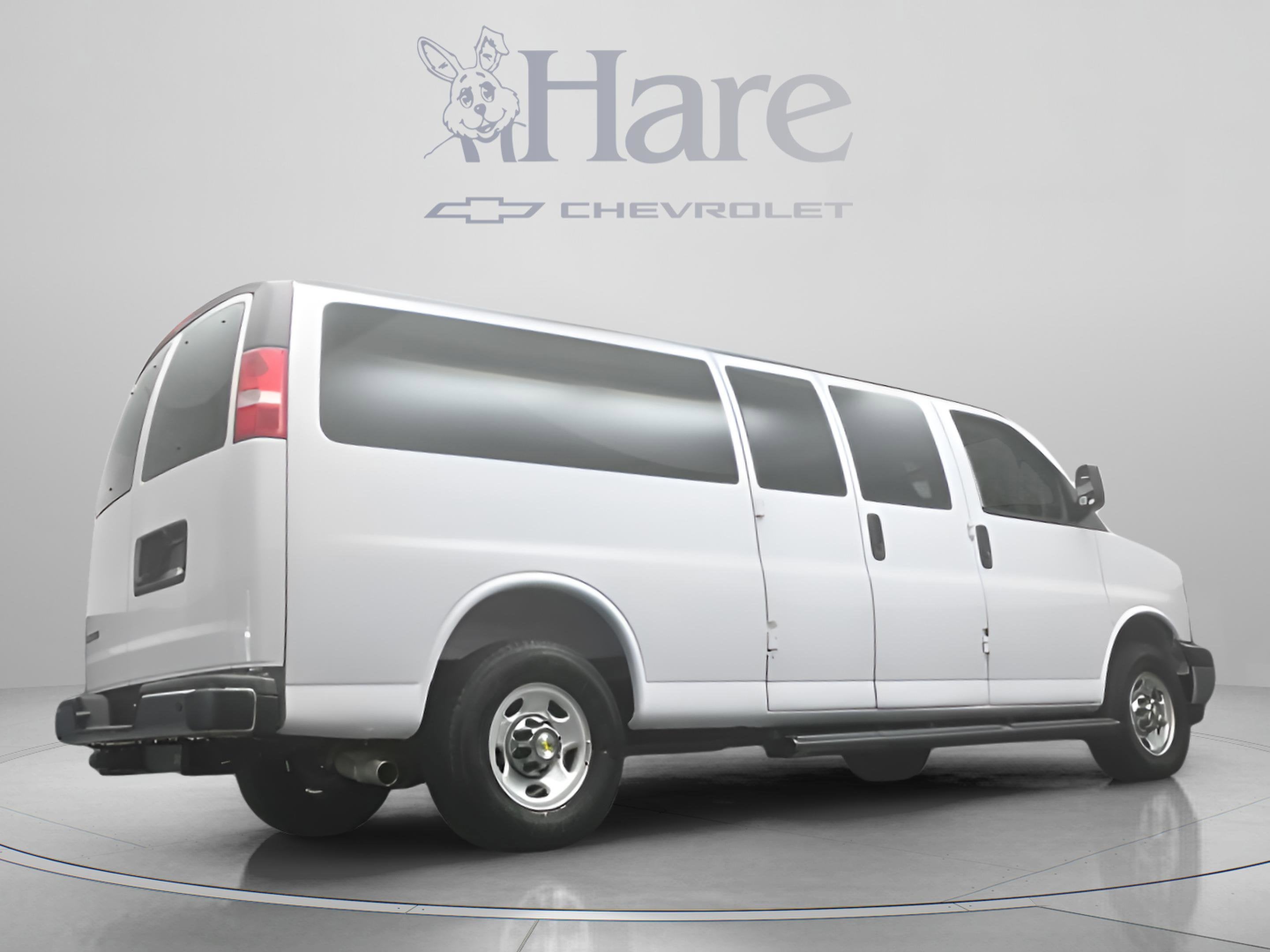 2025 Chevrolet Express Passenger 1LT