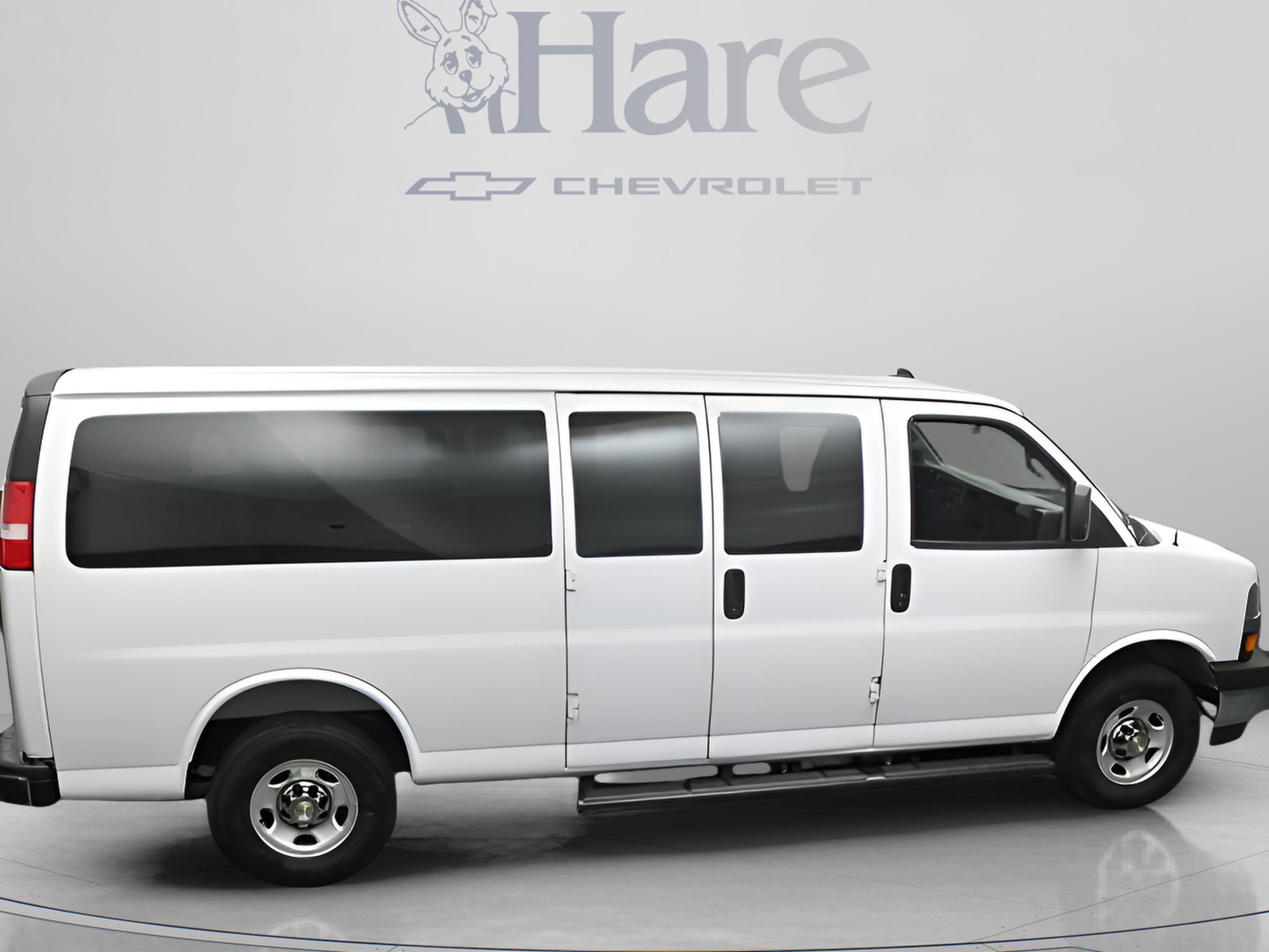 2025 Chevrolet Express Passenger 1LT
