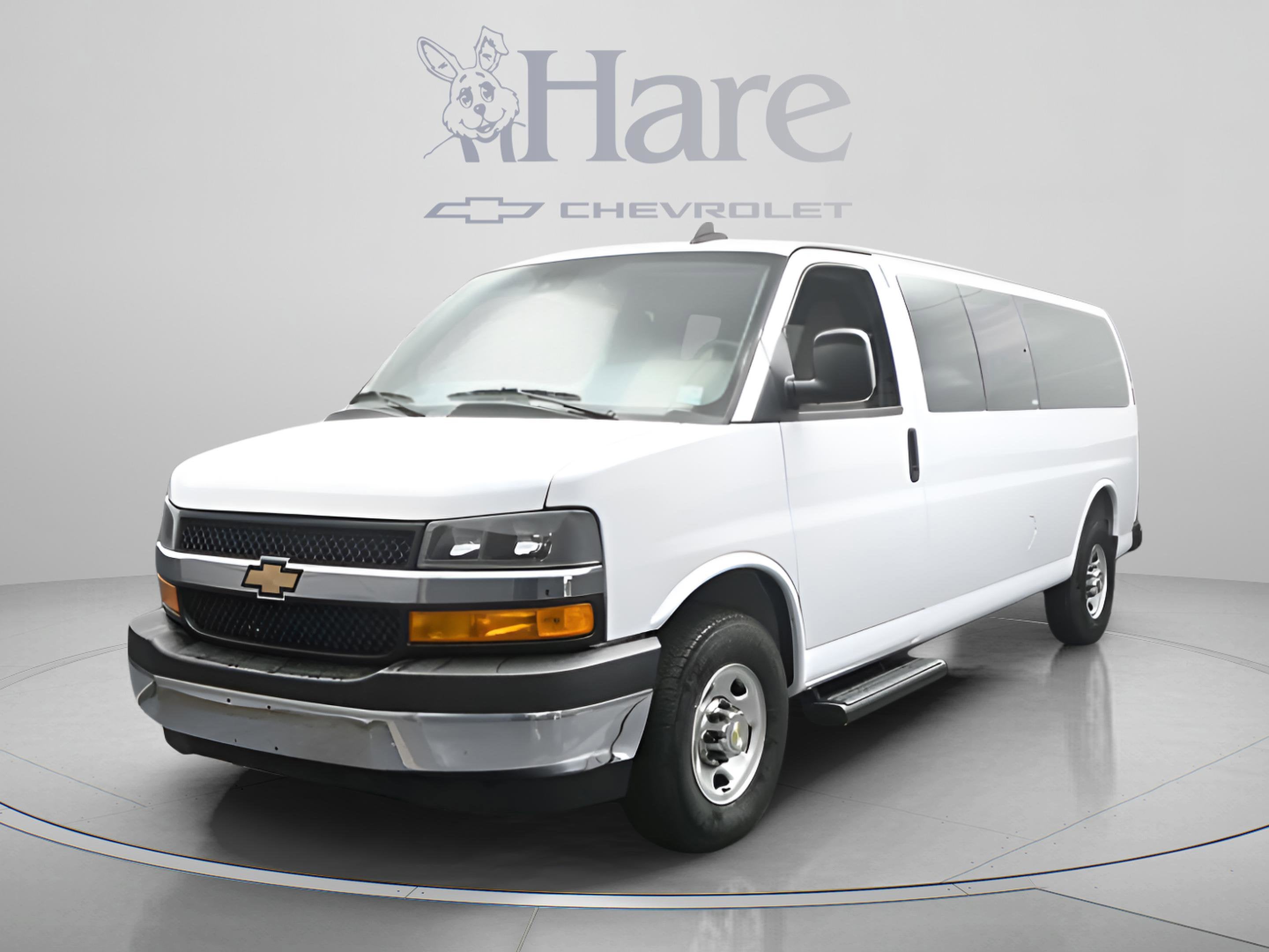 2025 Chevrolet Express Passenger 1LT
