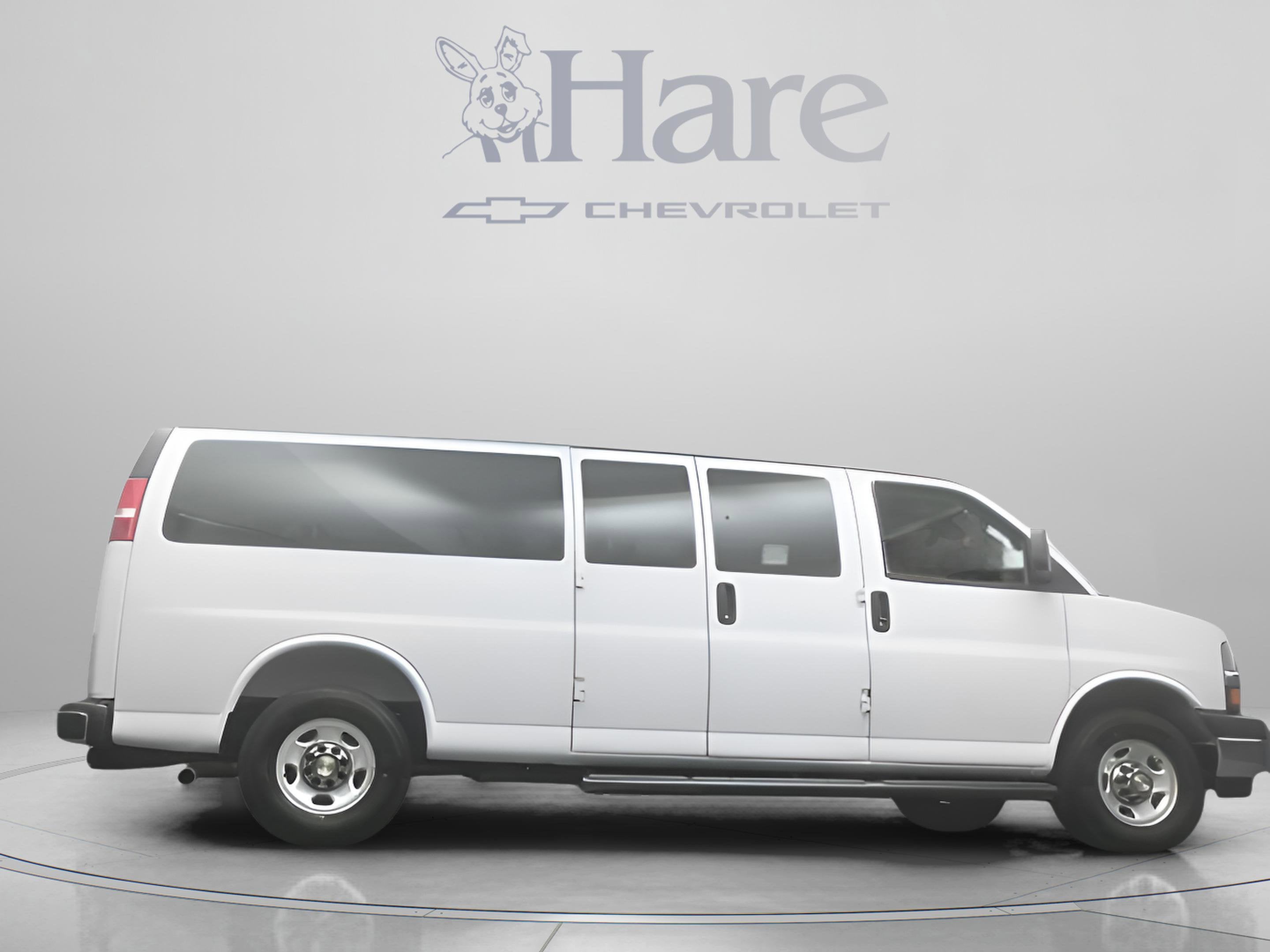 2025 Chevrolet Express Passenger 1LT