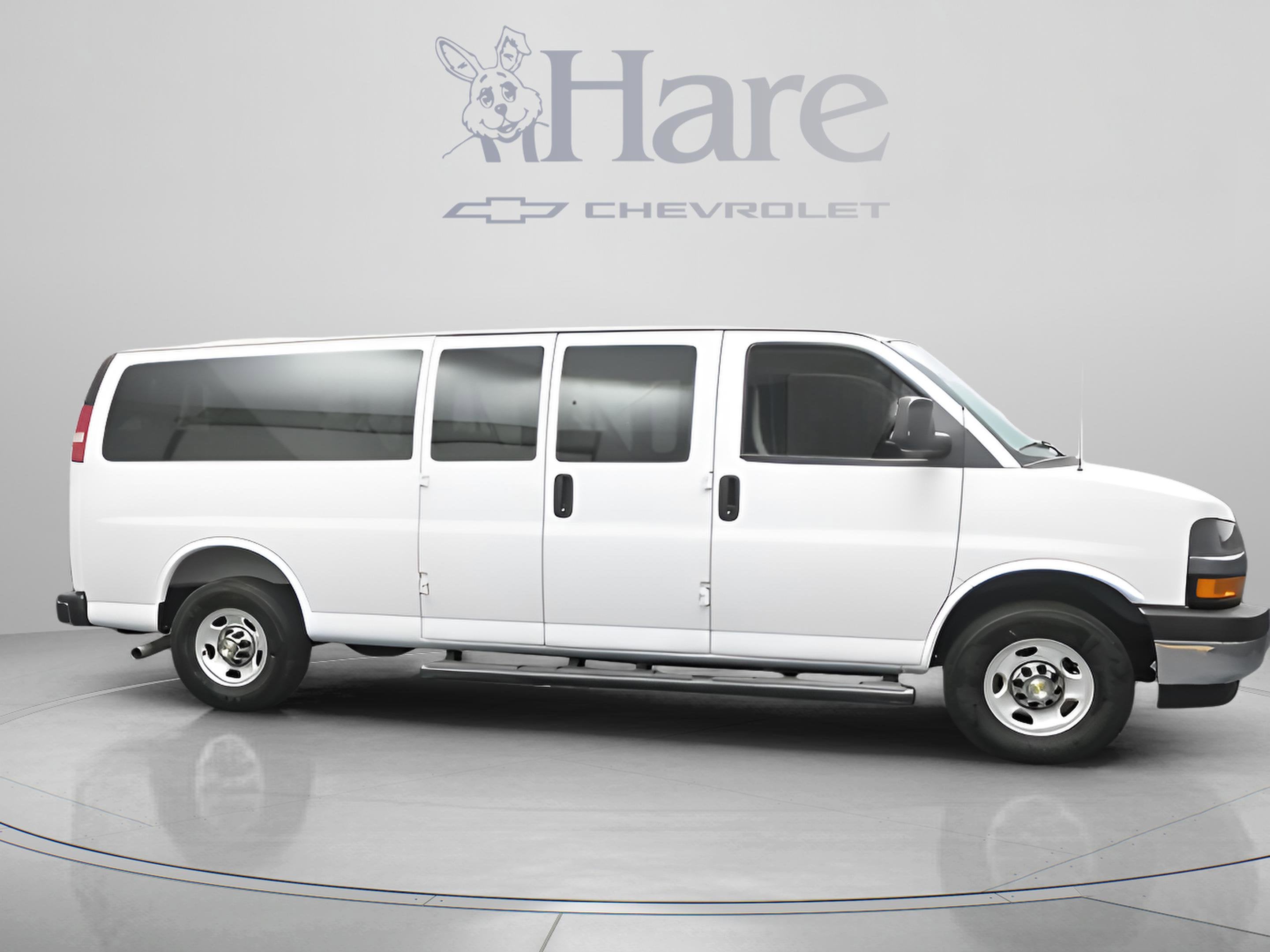 2025 Chevrolet Express Passenger 1LT