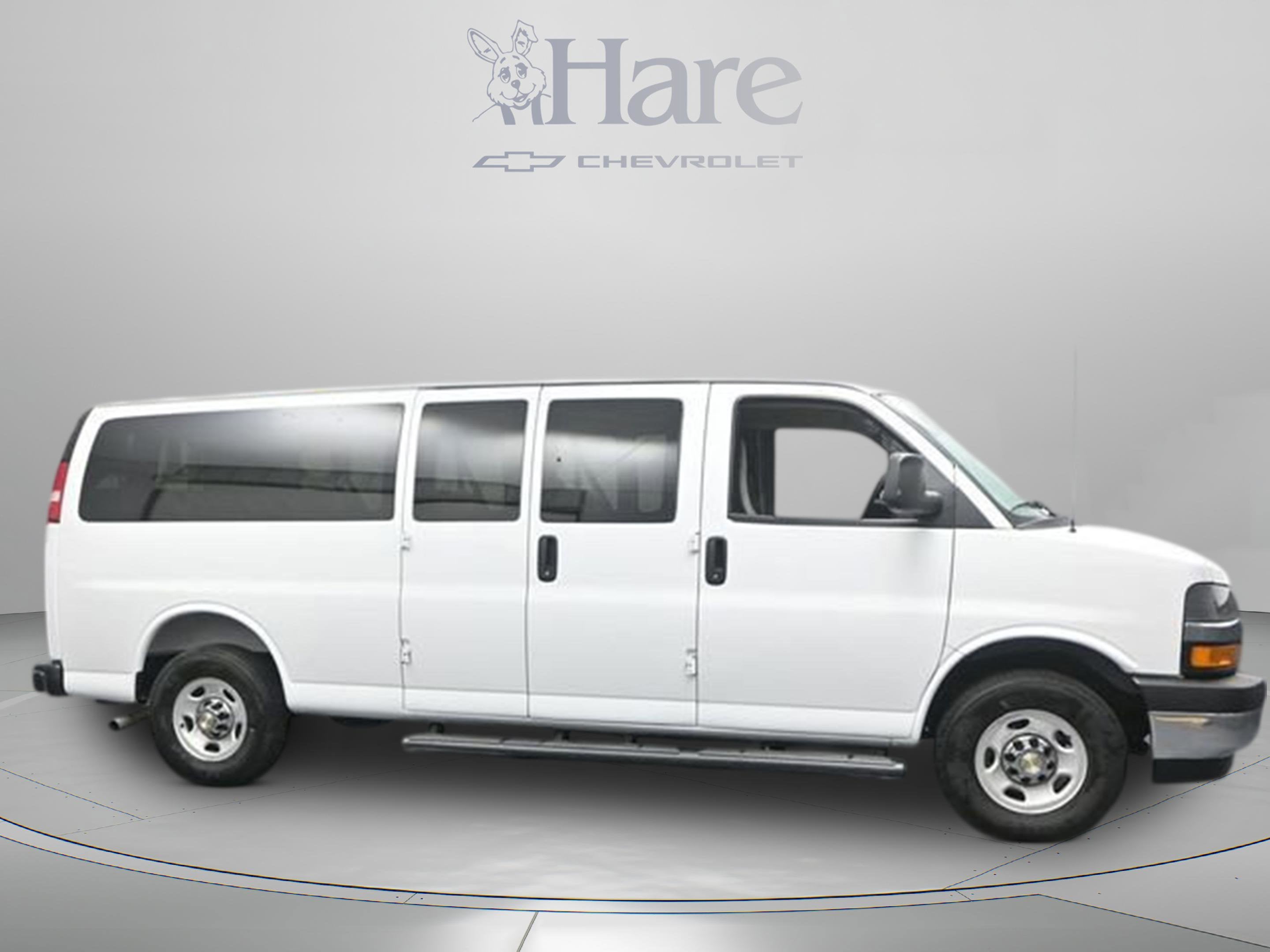 2025 Chevrolet Express Passenger 1LT