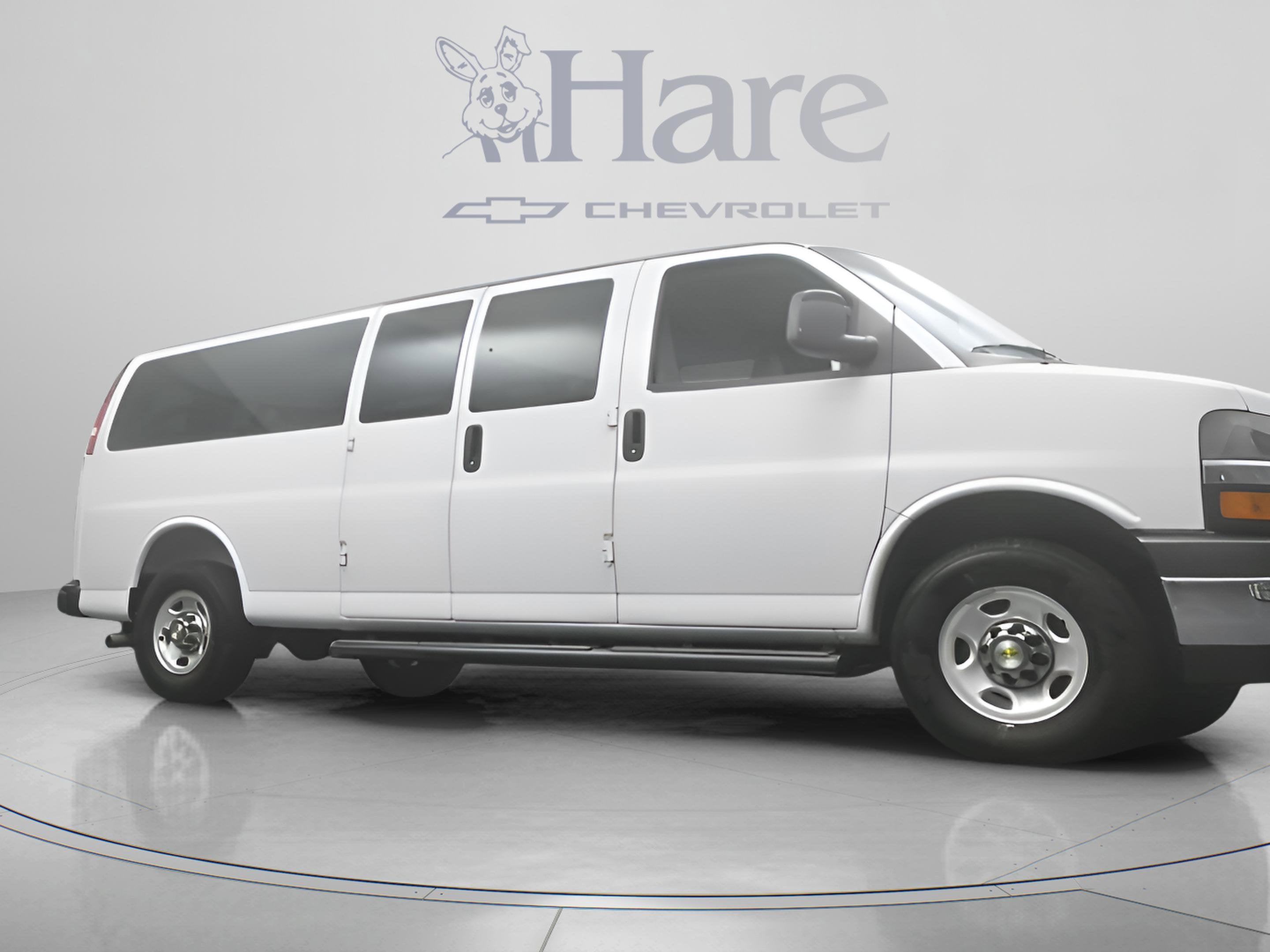 2025 Chevrolet Express Passenger 1LT