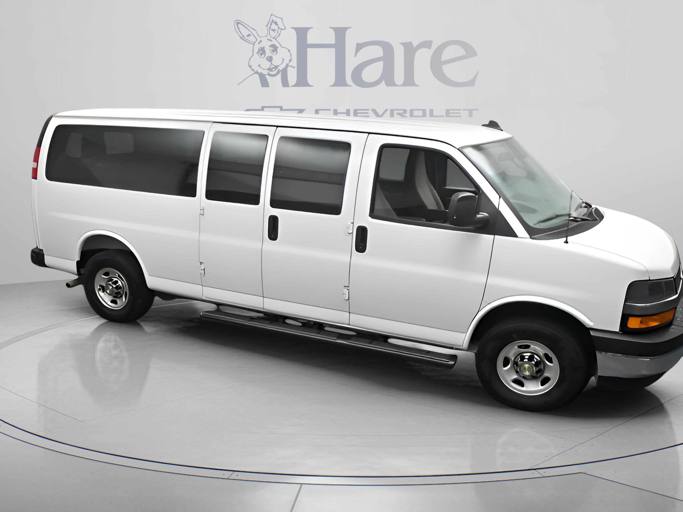 2025 Chevrolet Express Passenger 1LT