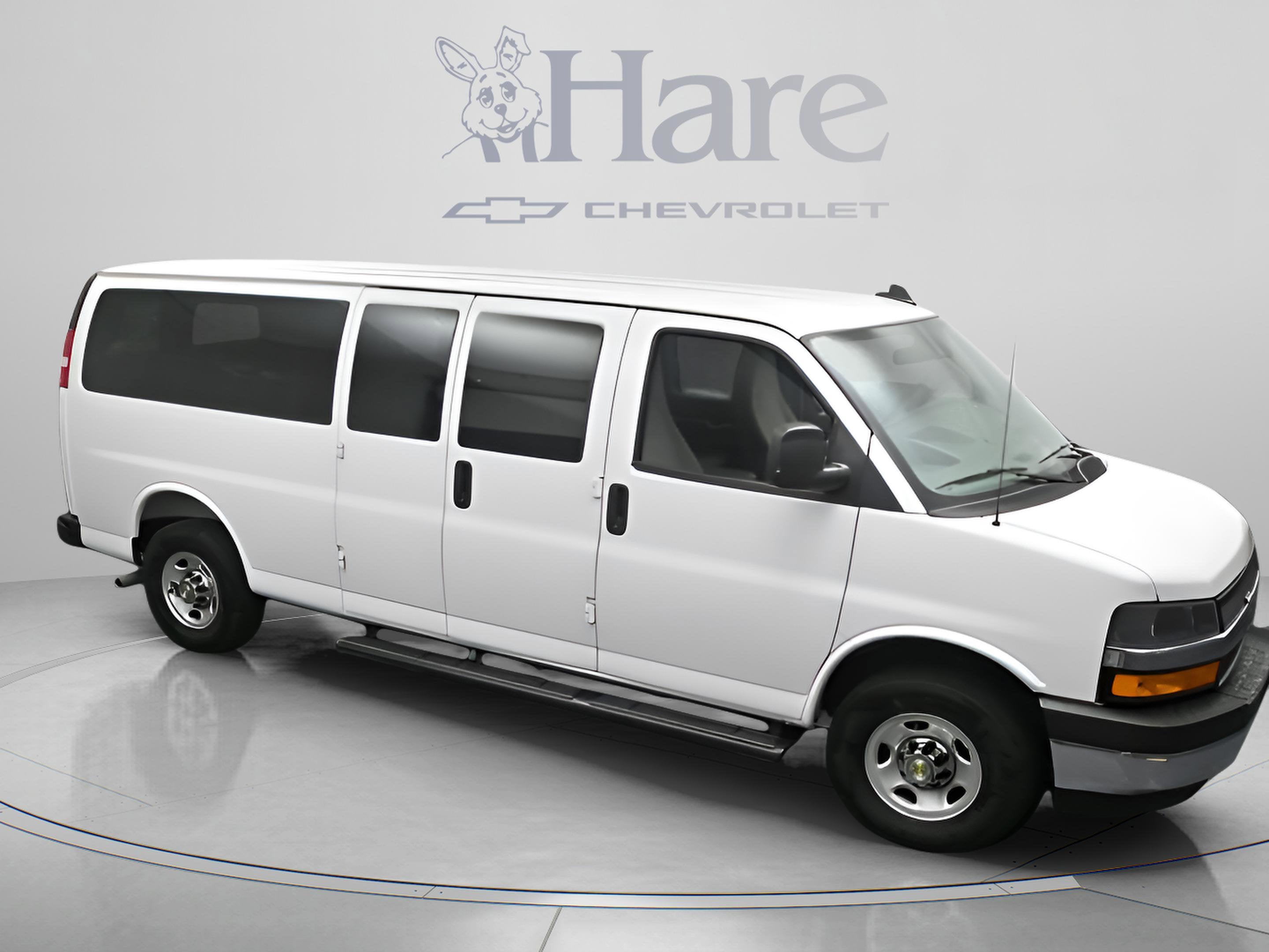 2025 Chevrolet Express Passenger 1LT