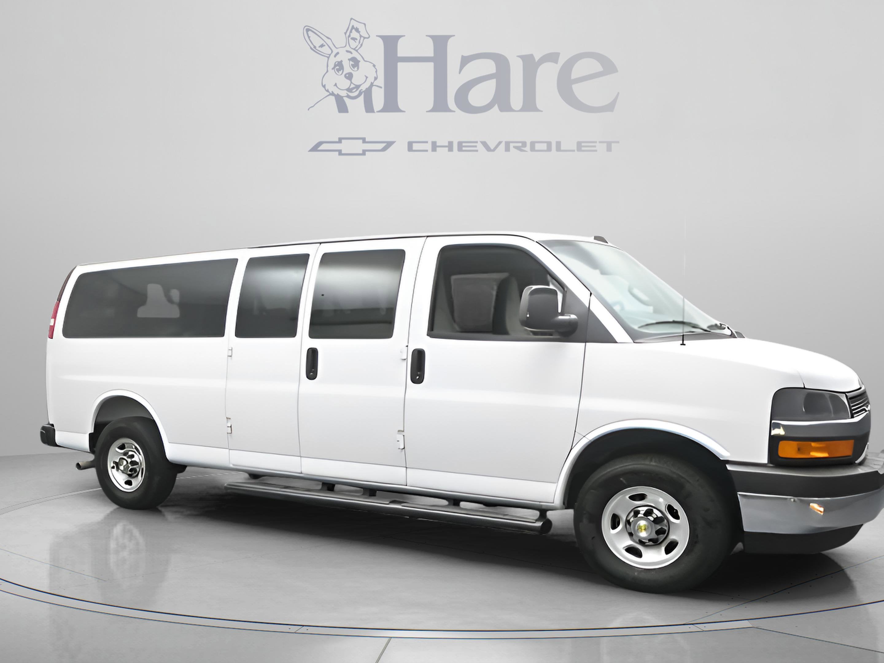 2025 Chevrolet Express Passenger 1LT