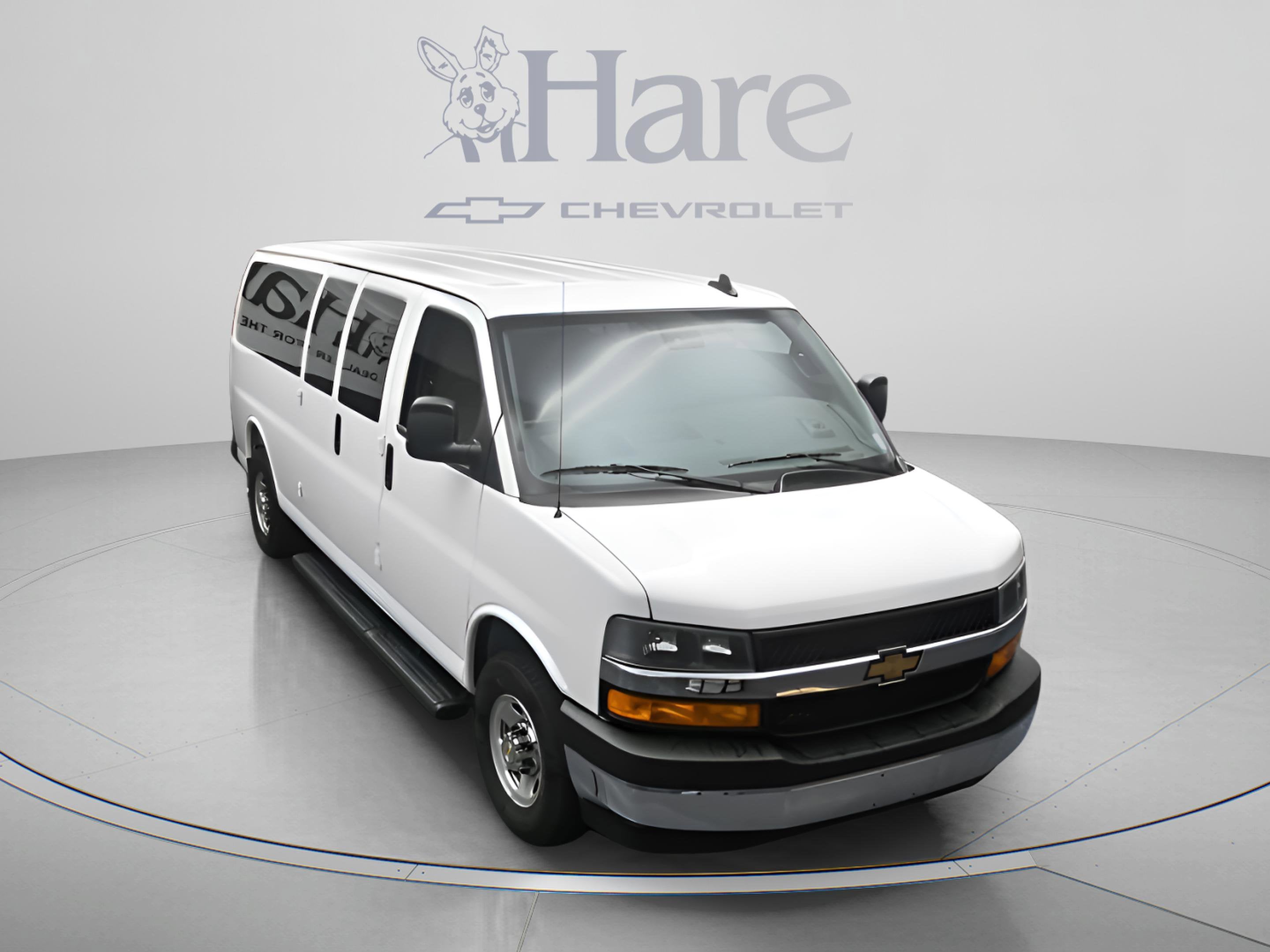 2025 Chevrolet Express Passenger 1LT