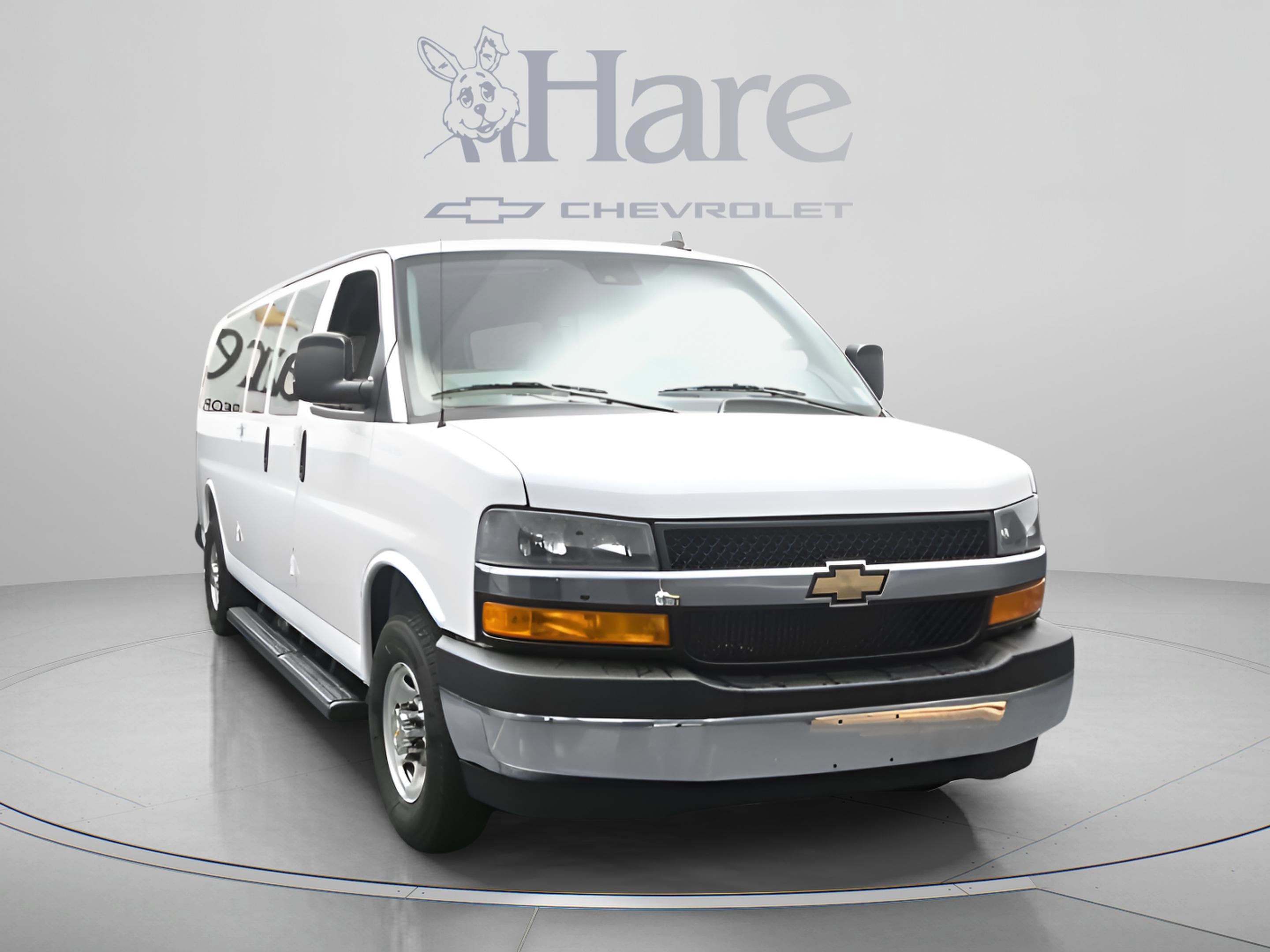 2025 Chevrolet Express Passenger 1LT