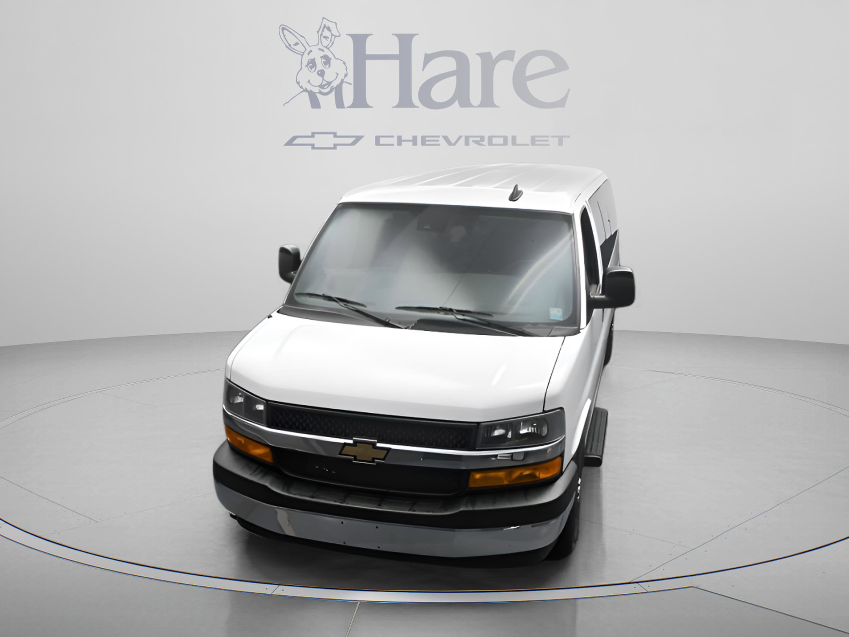 2025 Chevrolet Express Passenger 1LT