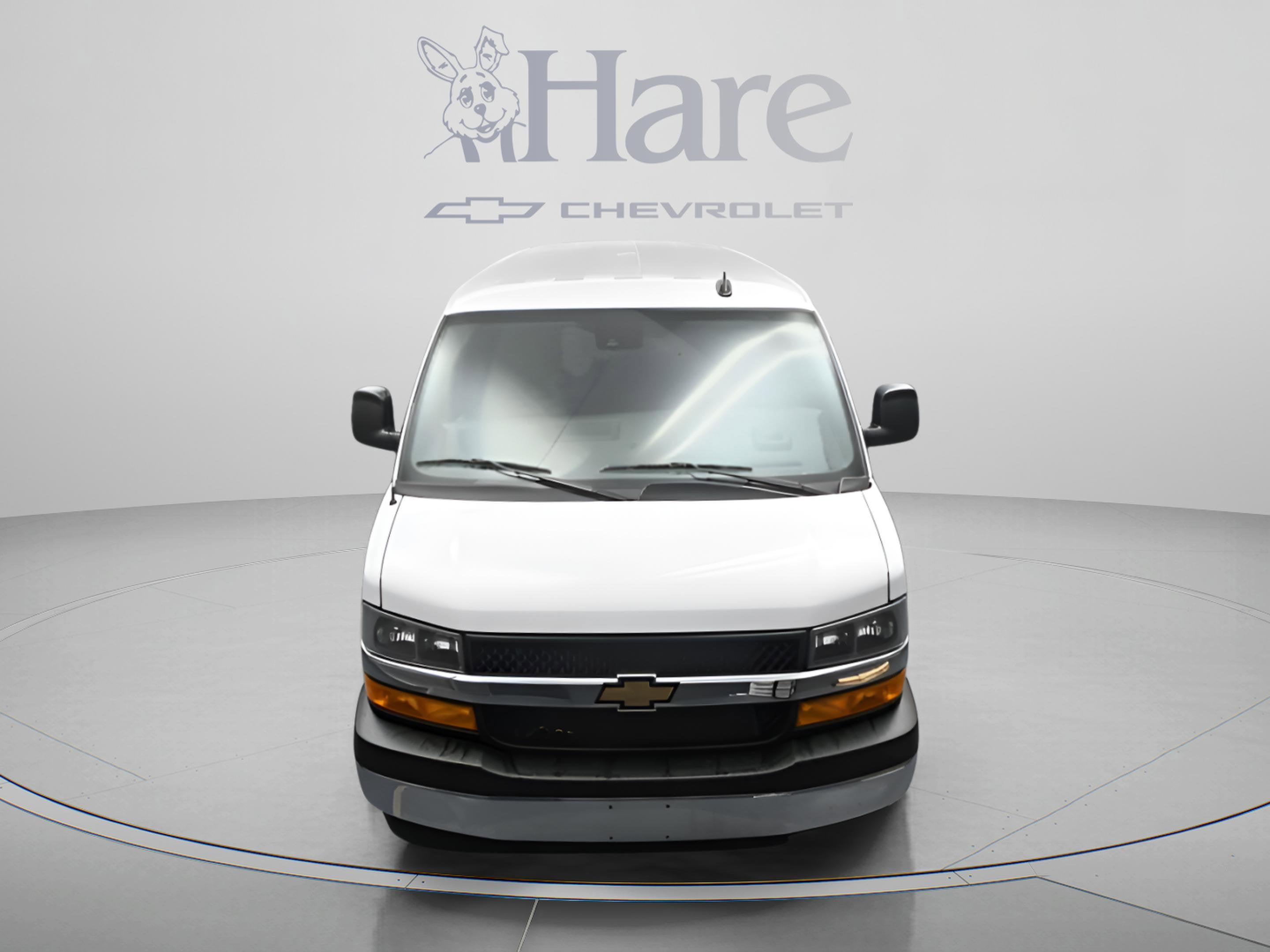 2025 Chevrolet Express Passenger 1LT