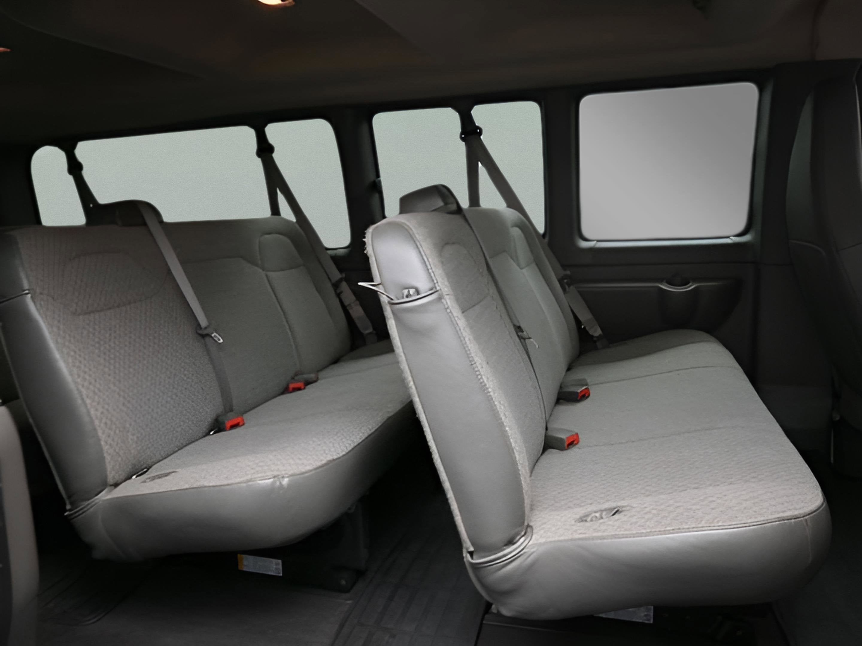 2025 Chevrolet Express Passenger 1LT