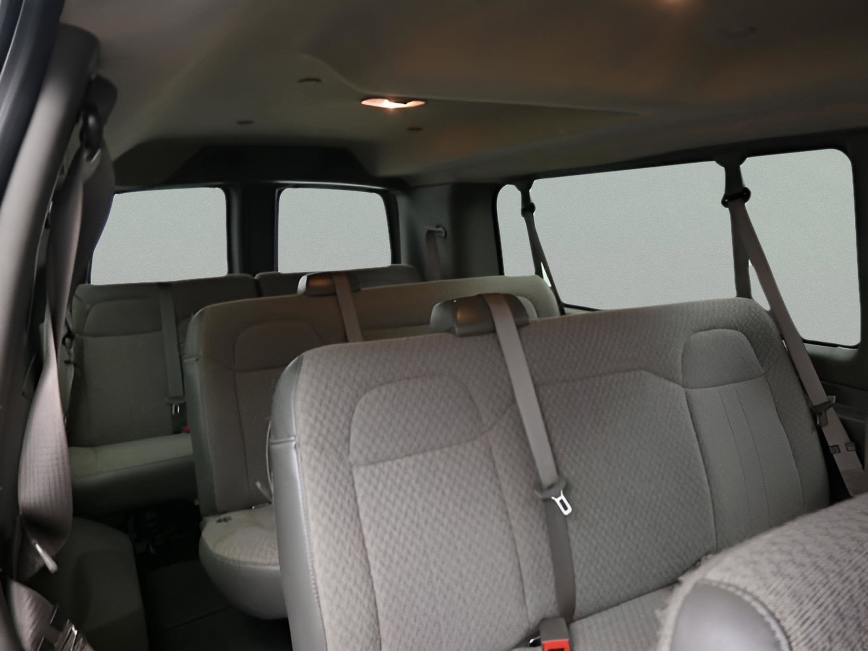 2025 Chevrolet Express Passenger 1LT